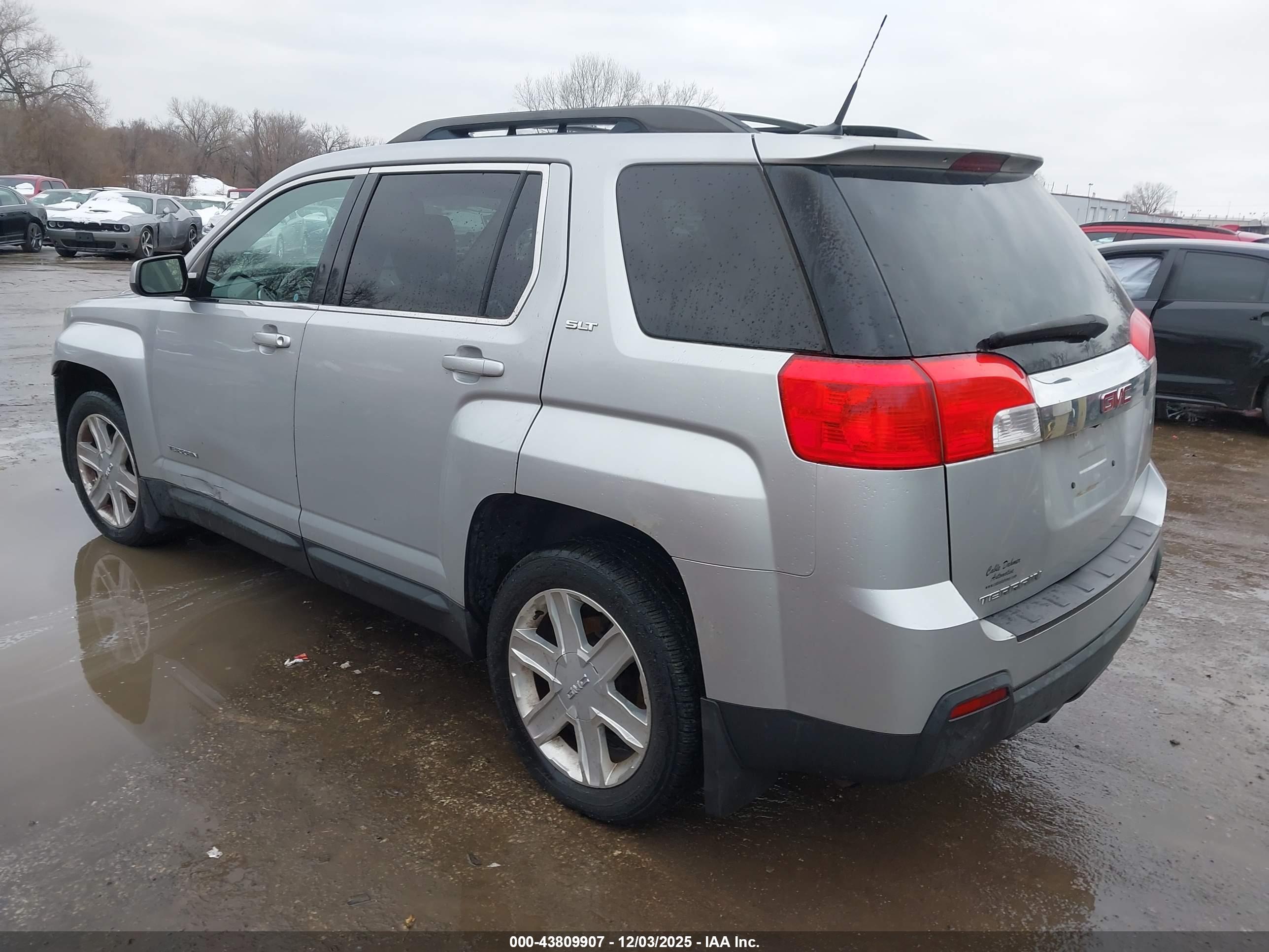 GMC TERRAIN image 3