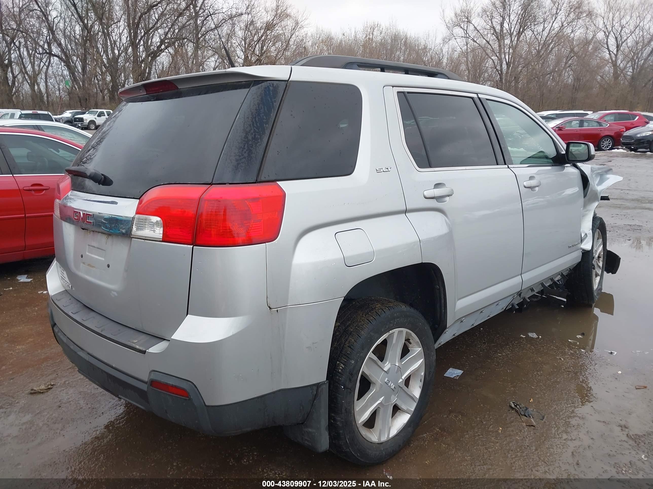 GMC TERRAIN image 4