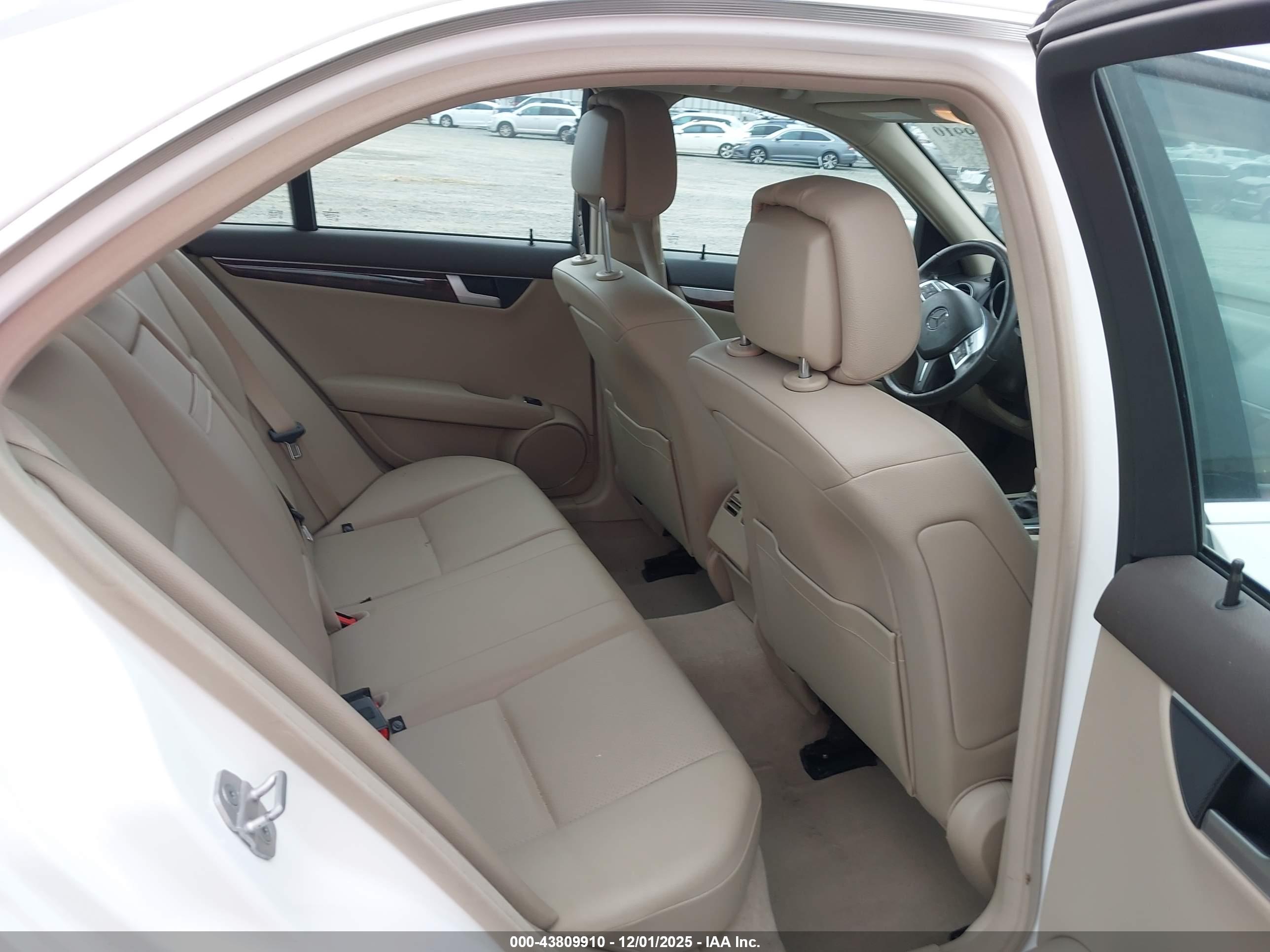 MERCEDES-BENZ C image 8