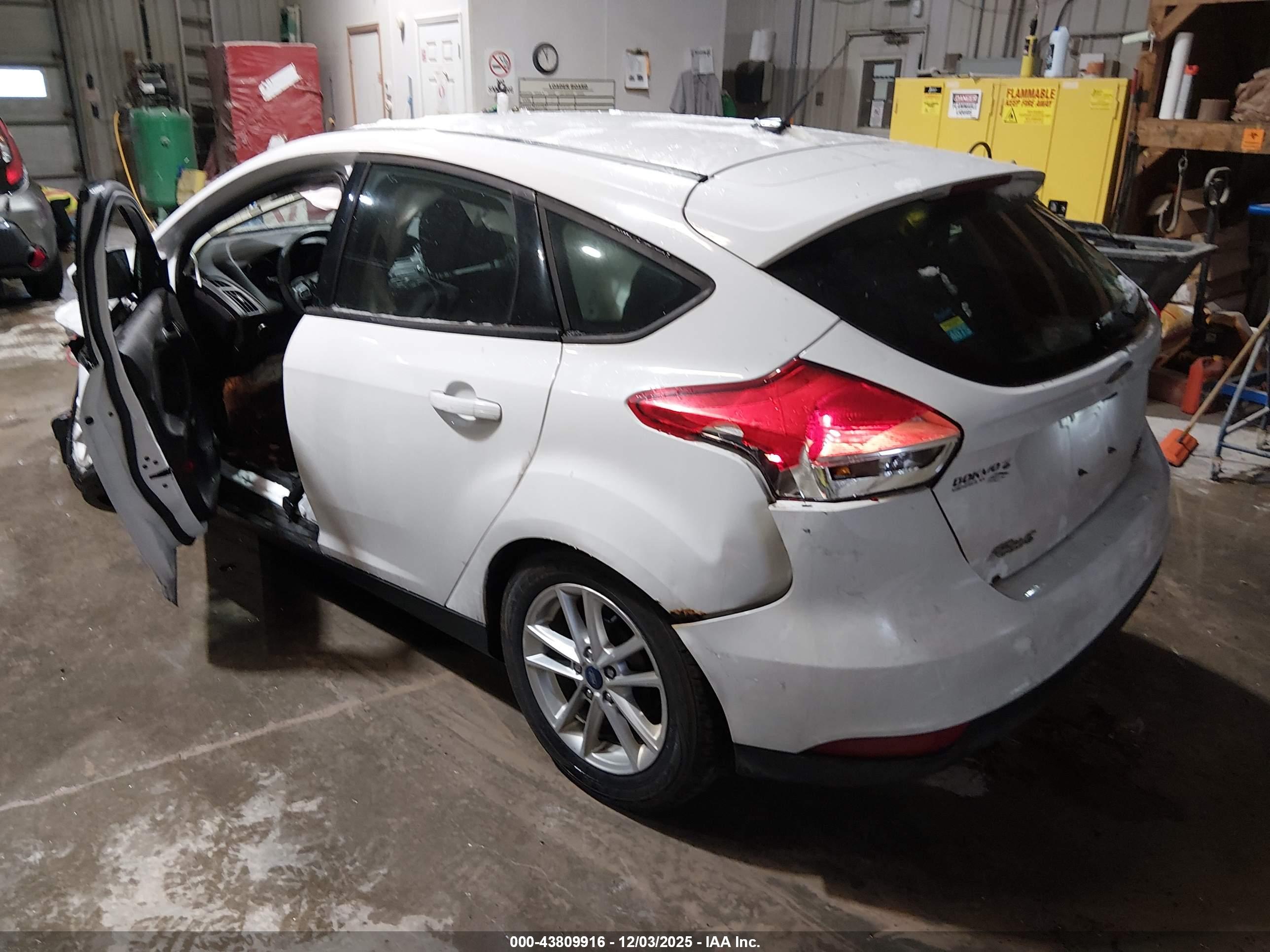 FORD FOCUS image 3