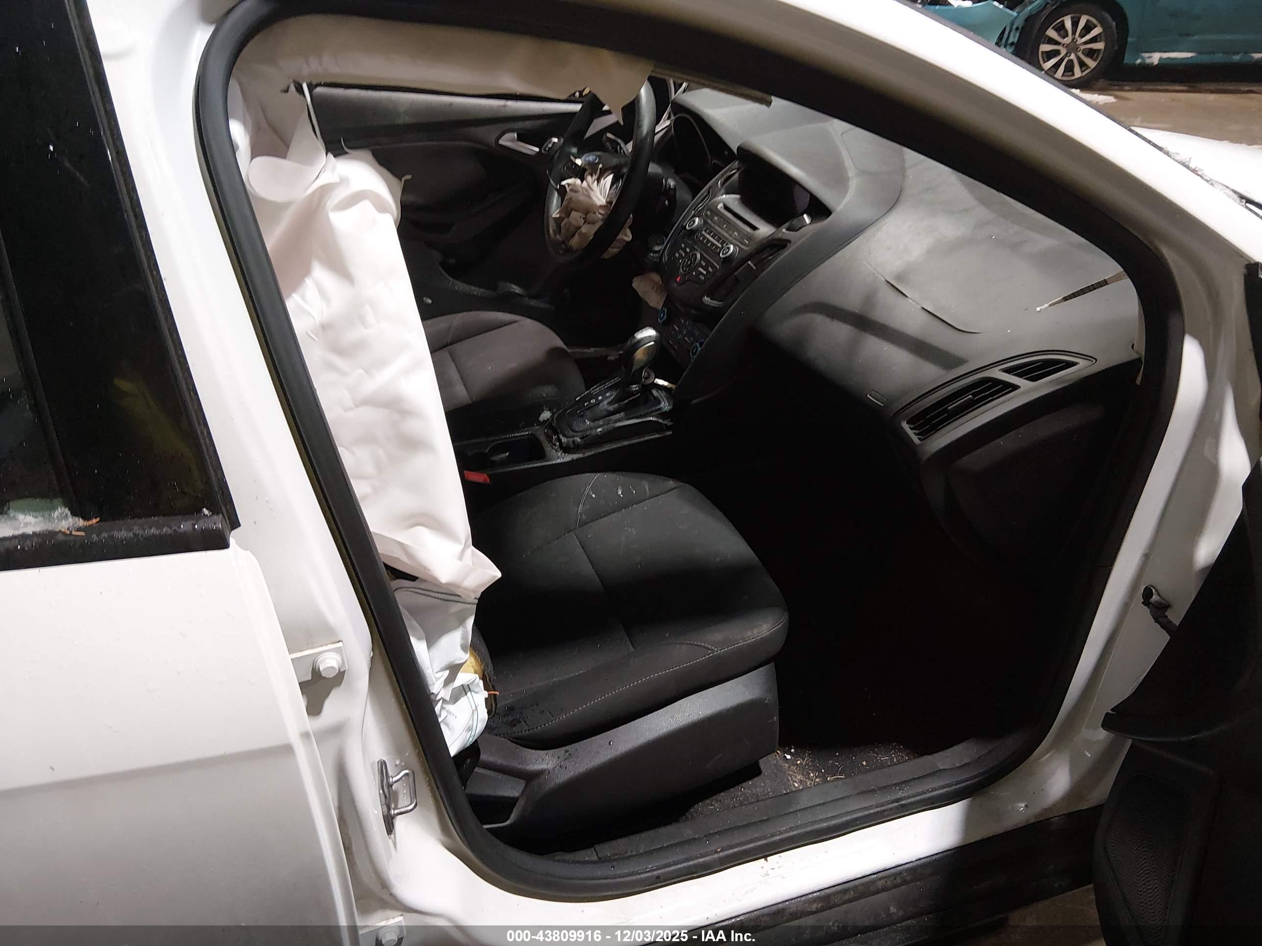 FORD FOCUS image 5