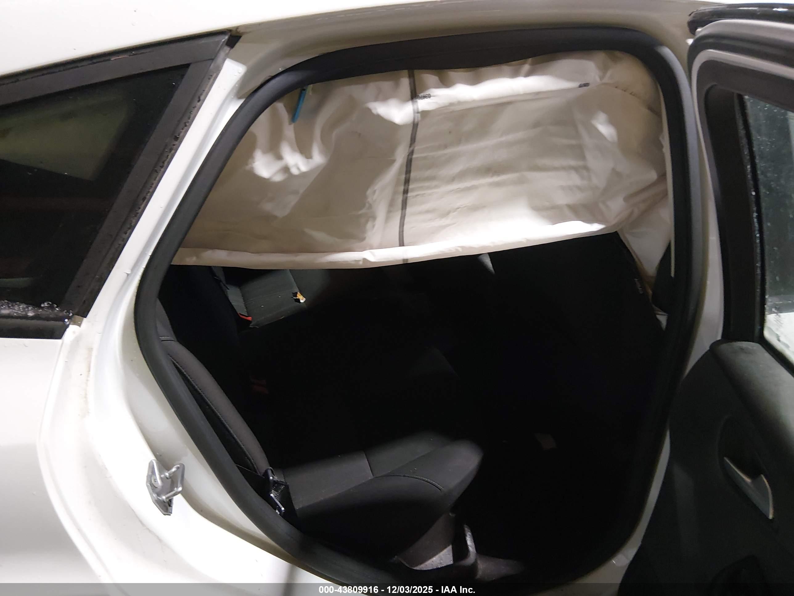 FORD FOCUS image 8
