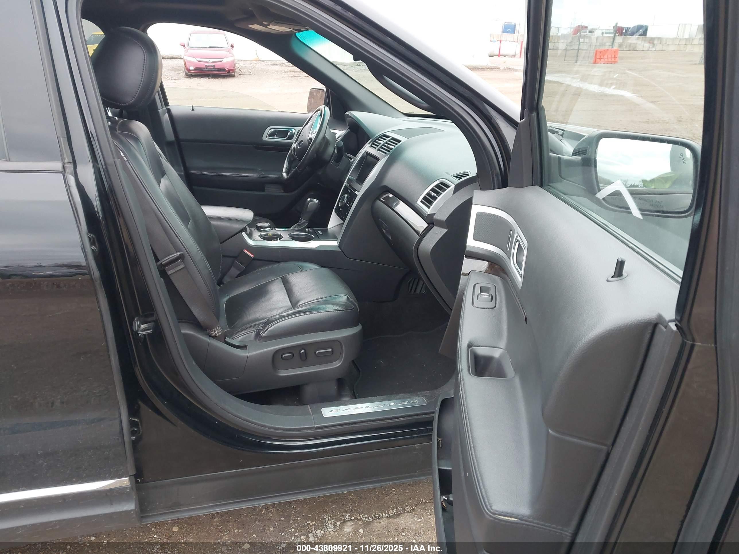 FORD EXPLORER image 5