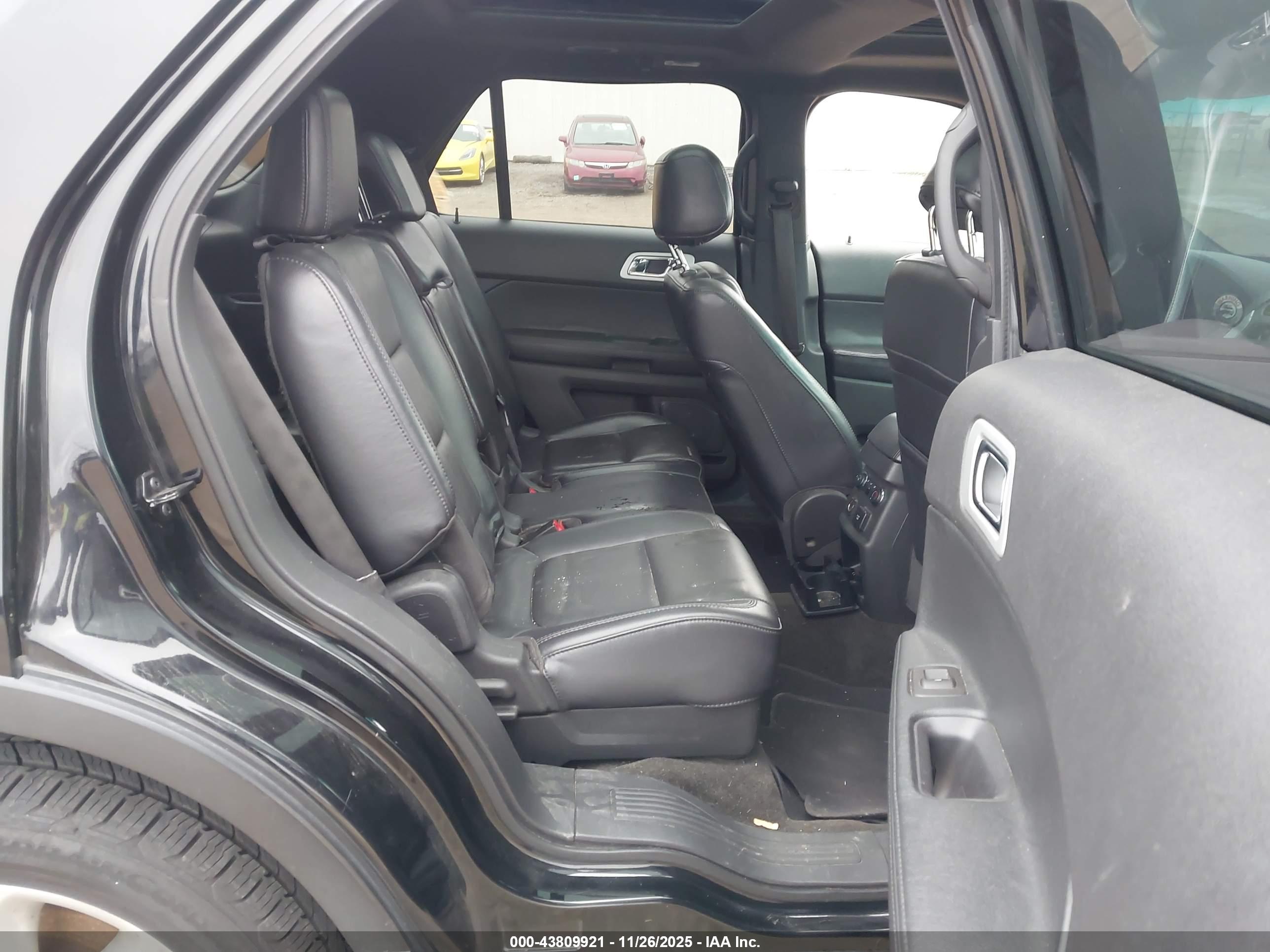 FORD EXPLORER image 8
