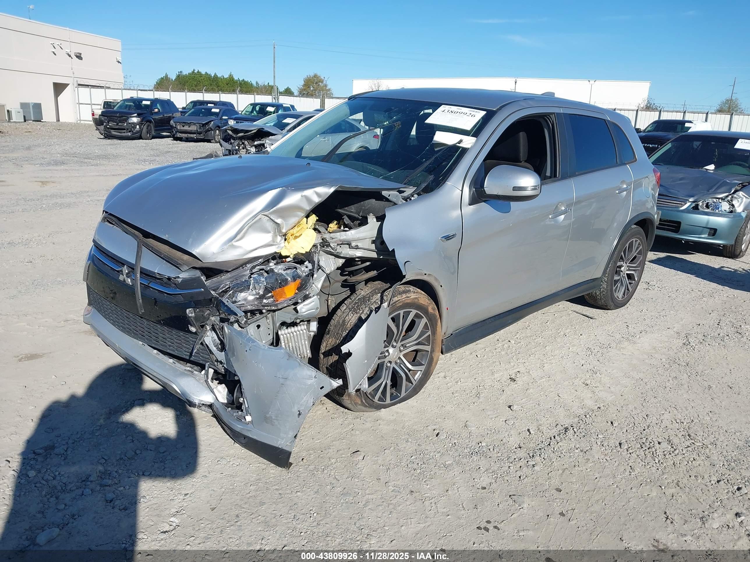MITSUBISHI OUTLANDER image 2