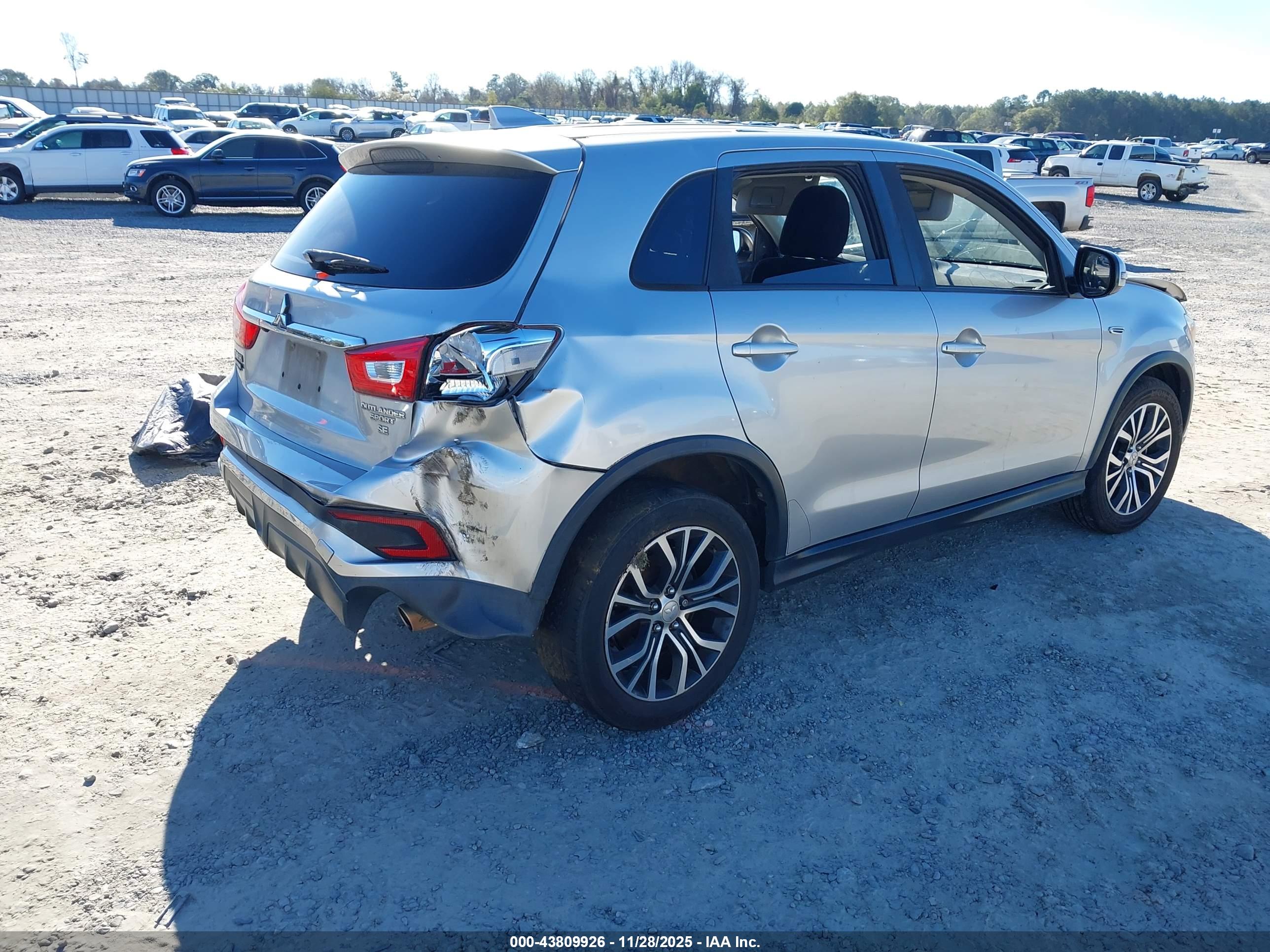 MITSUBISHI OUTLANDER image 4