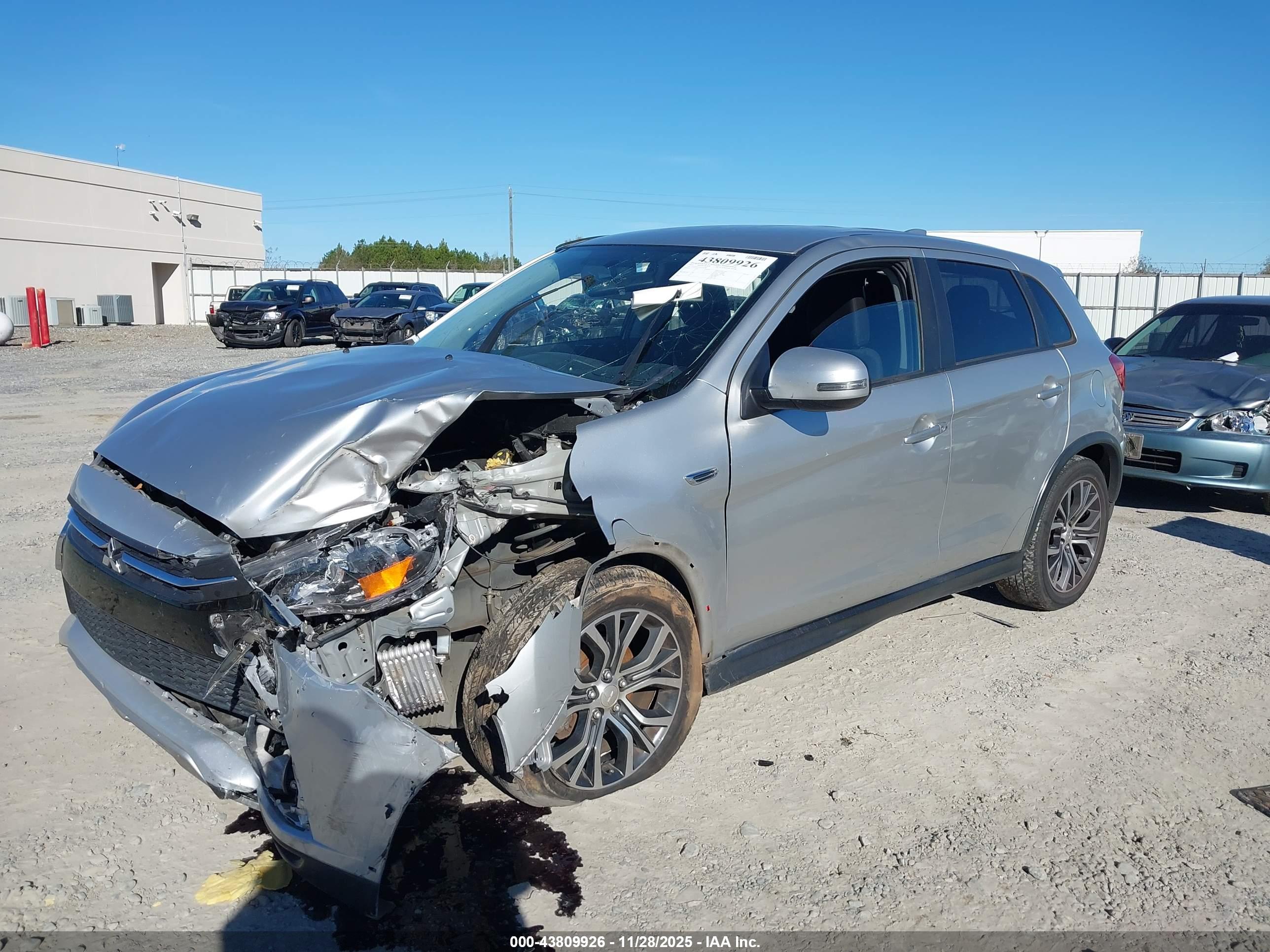 MITSUBISHI OUTLANDER image 6