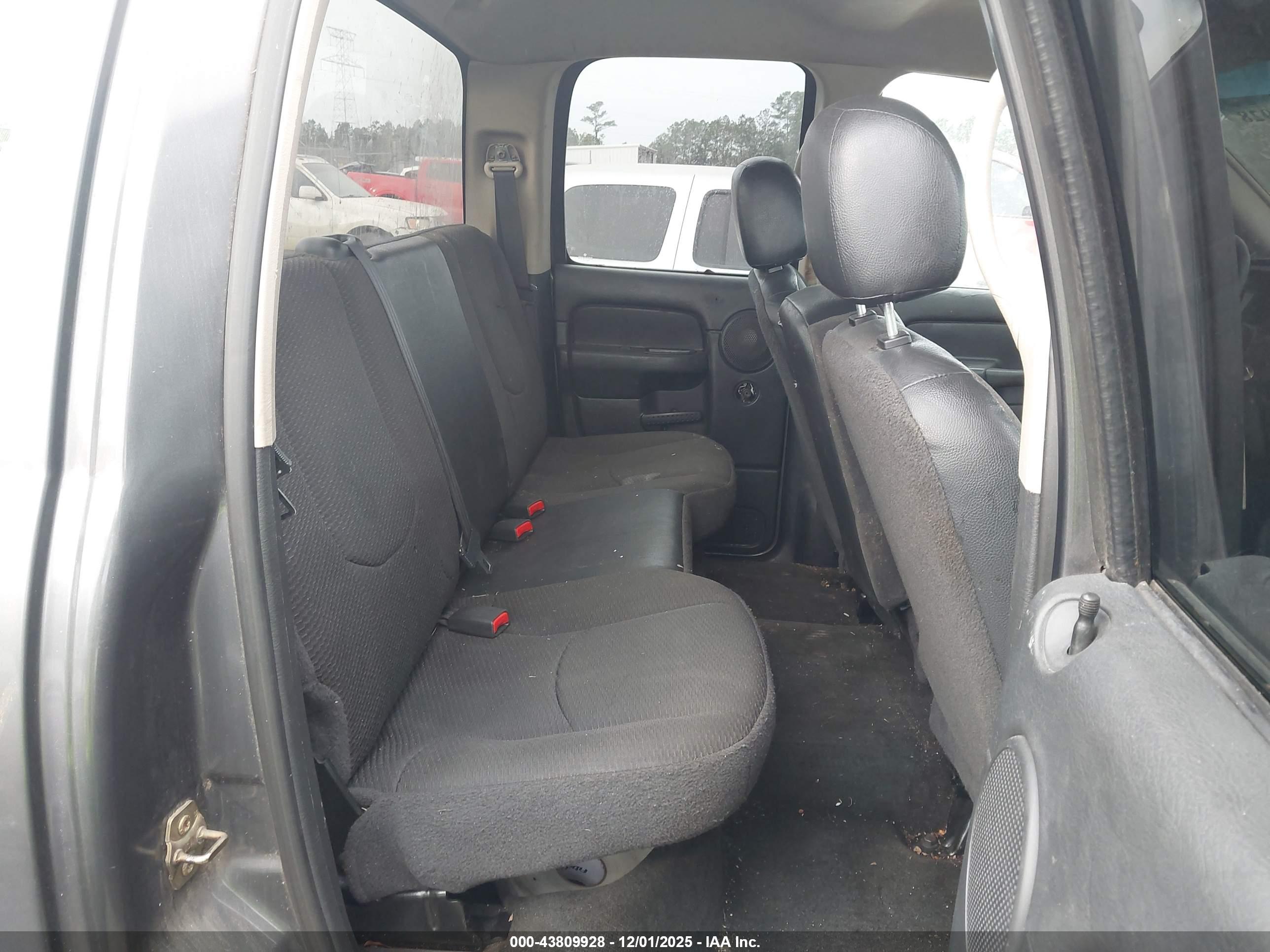 DODGE RAM image 8