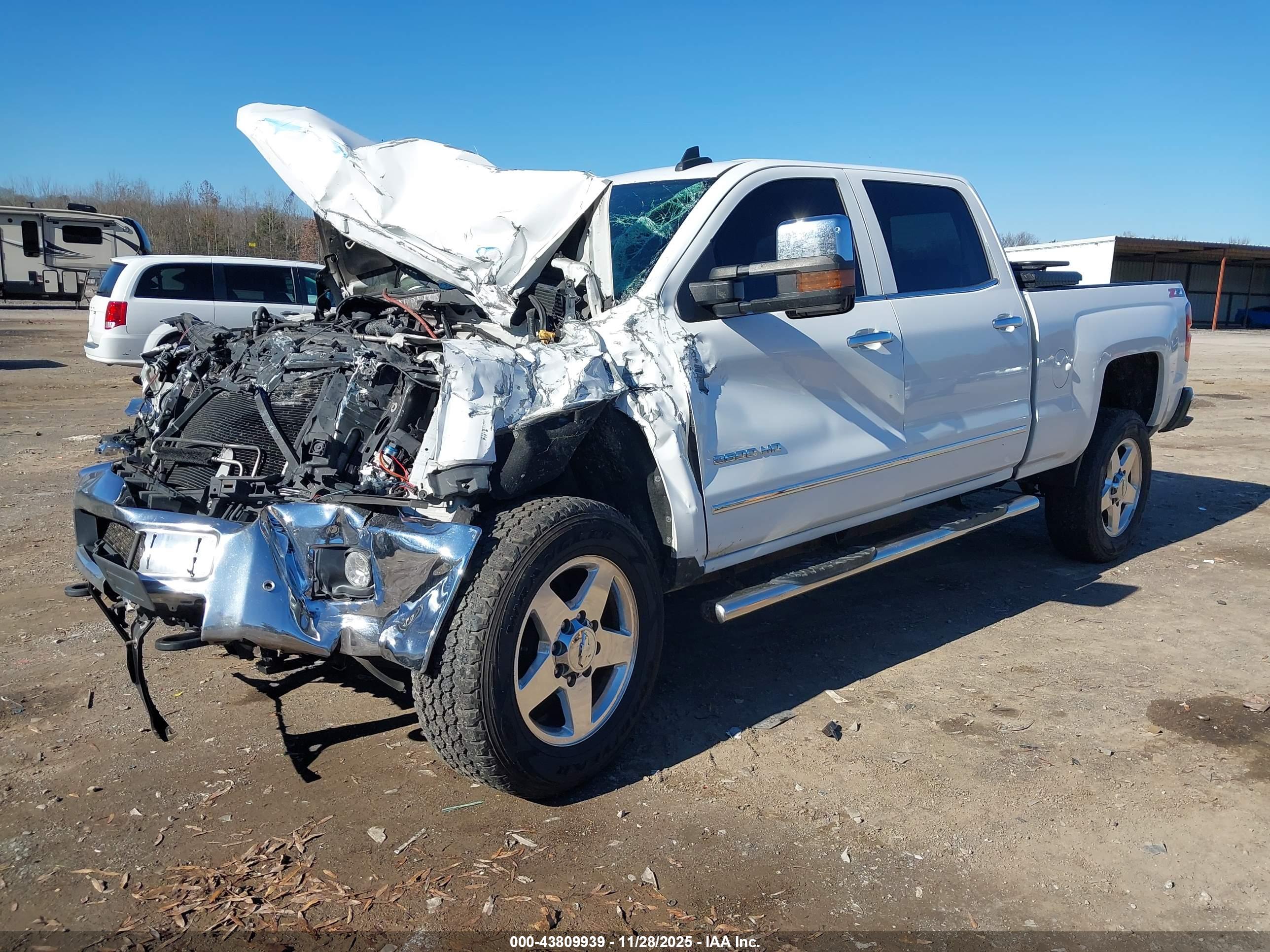 CHEVROLET SILVERADO image 2