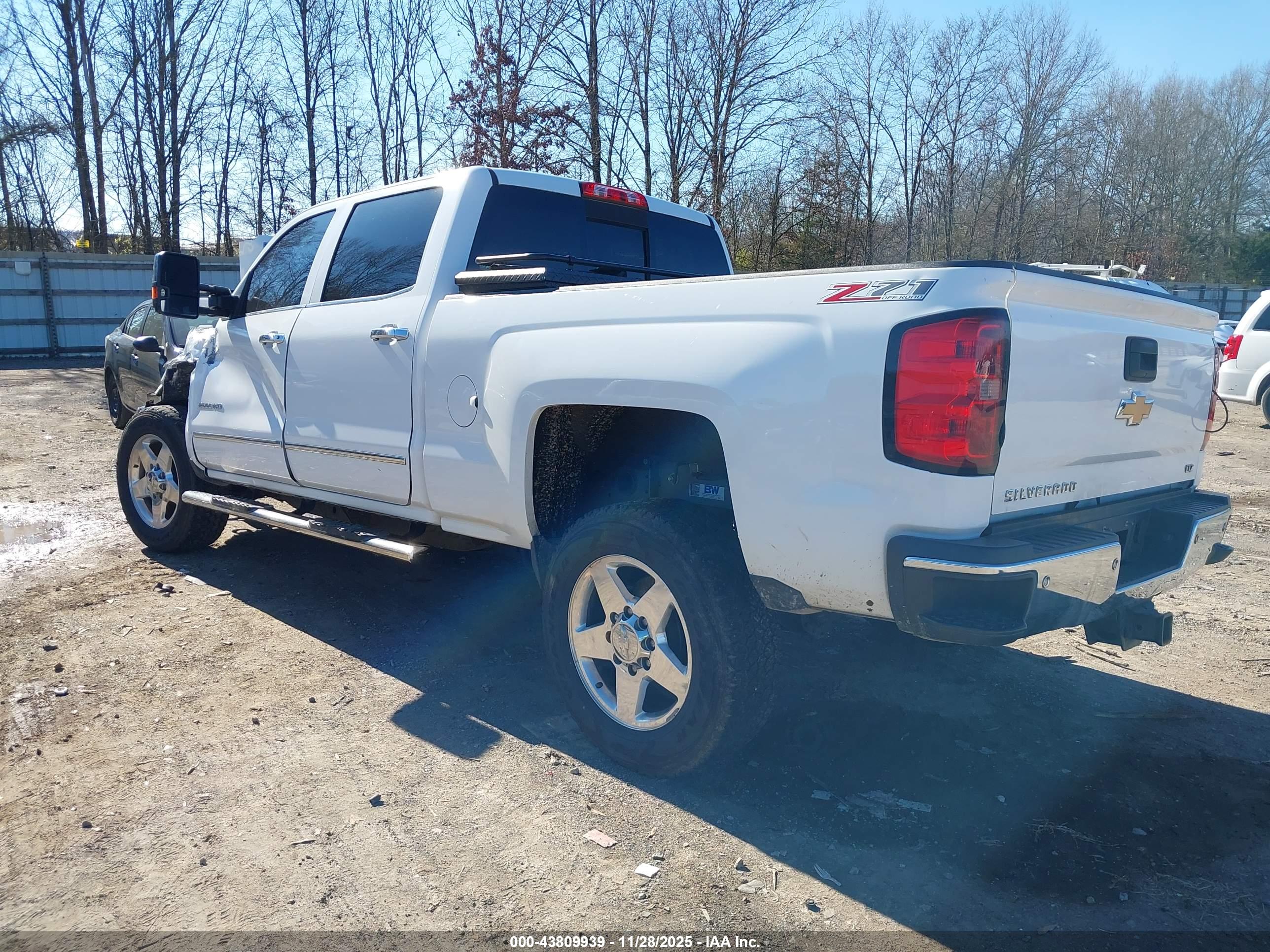 CHEVROLET SILVERADO image 3