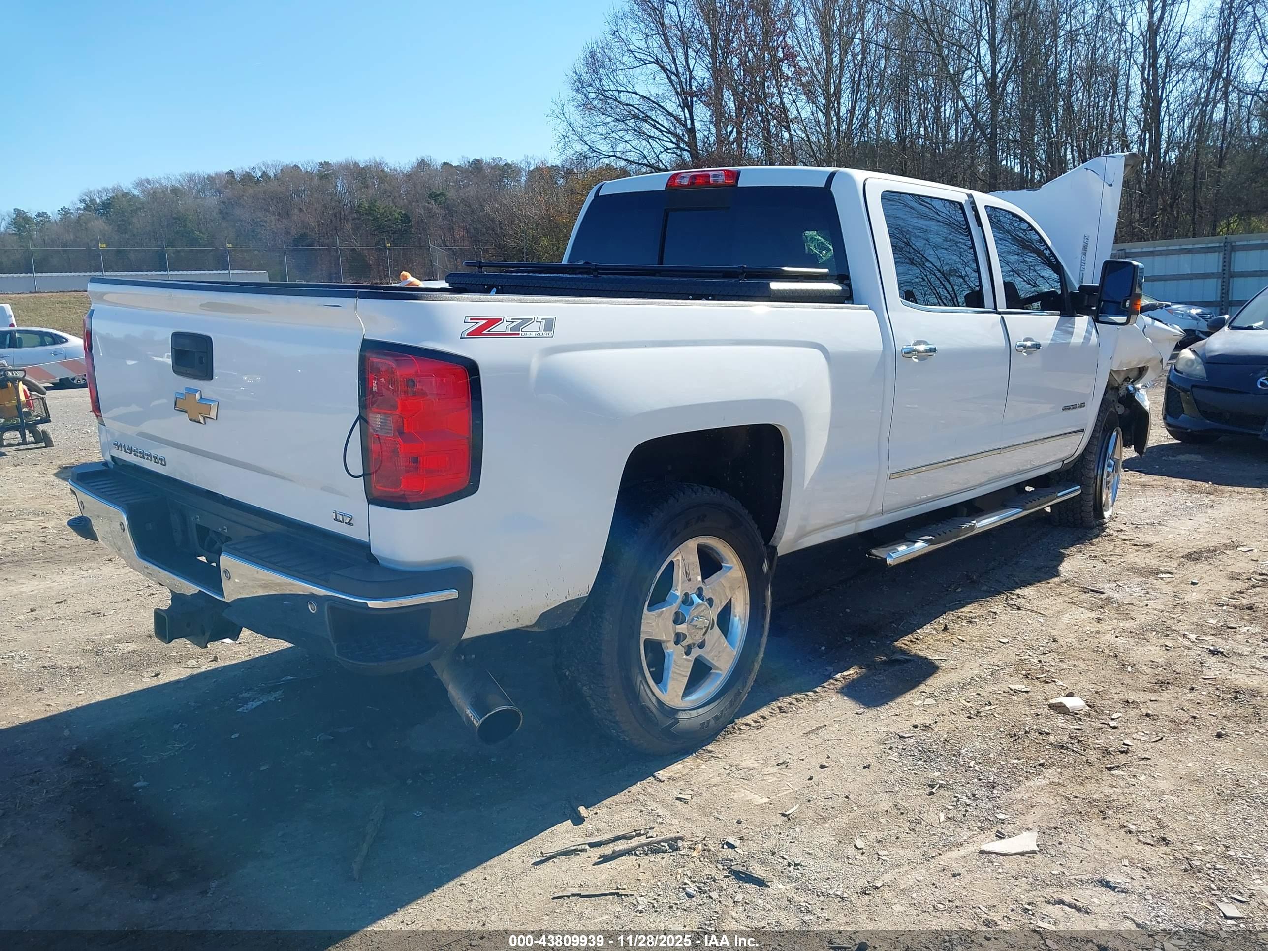 CHEVROLET SILVERADO image 4