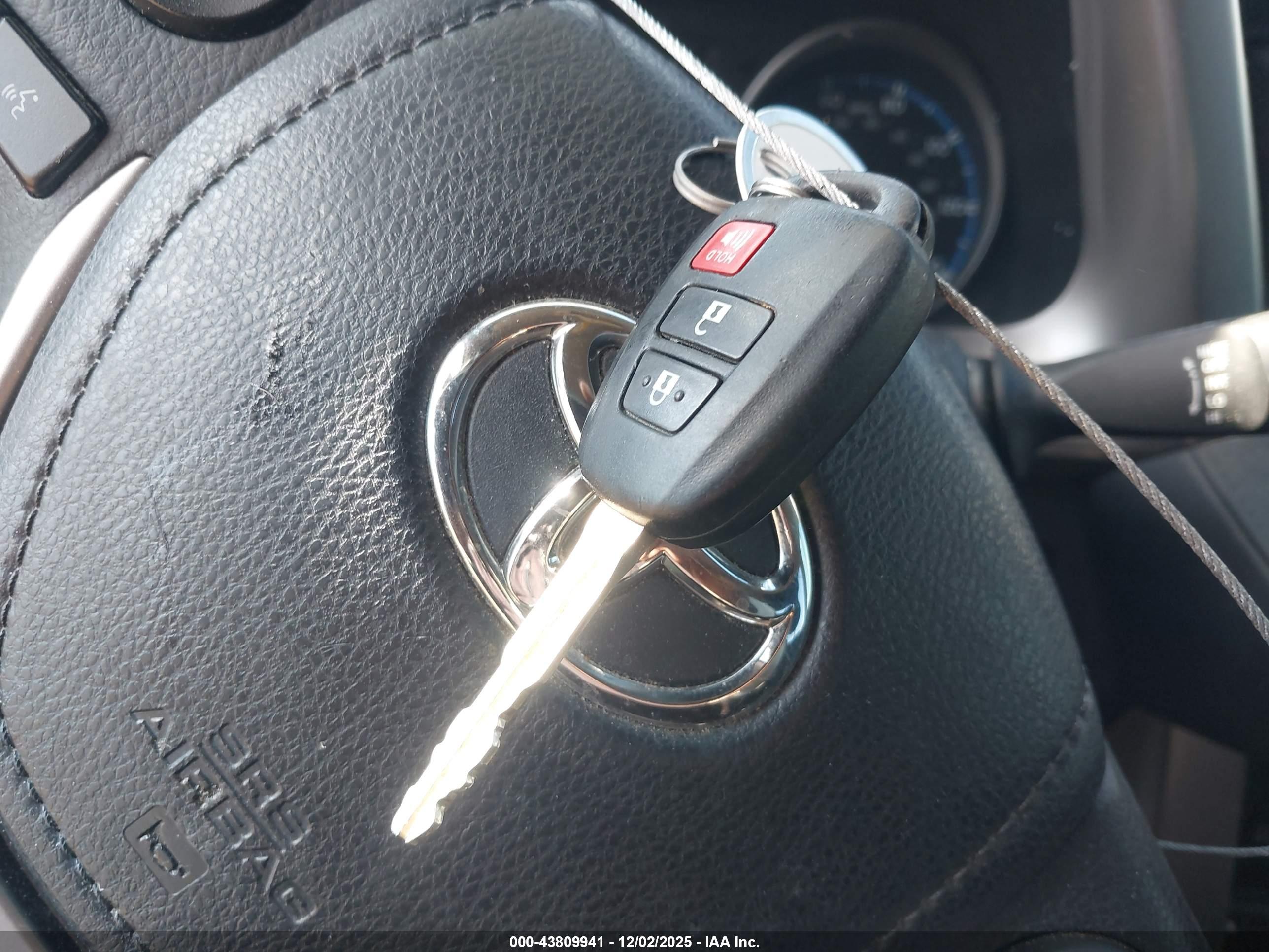 TOYOTA RAV4 image 11