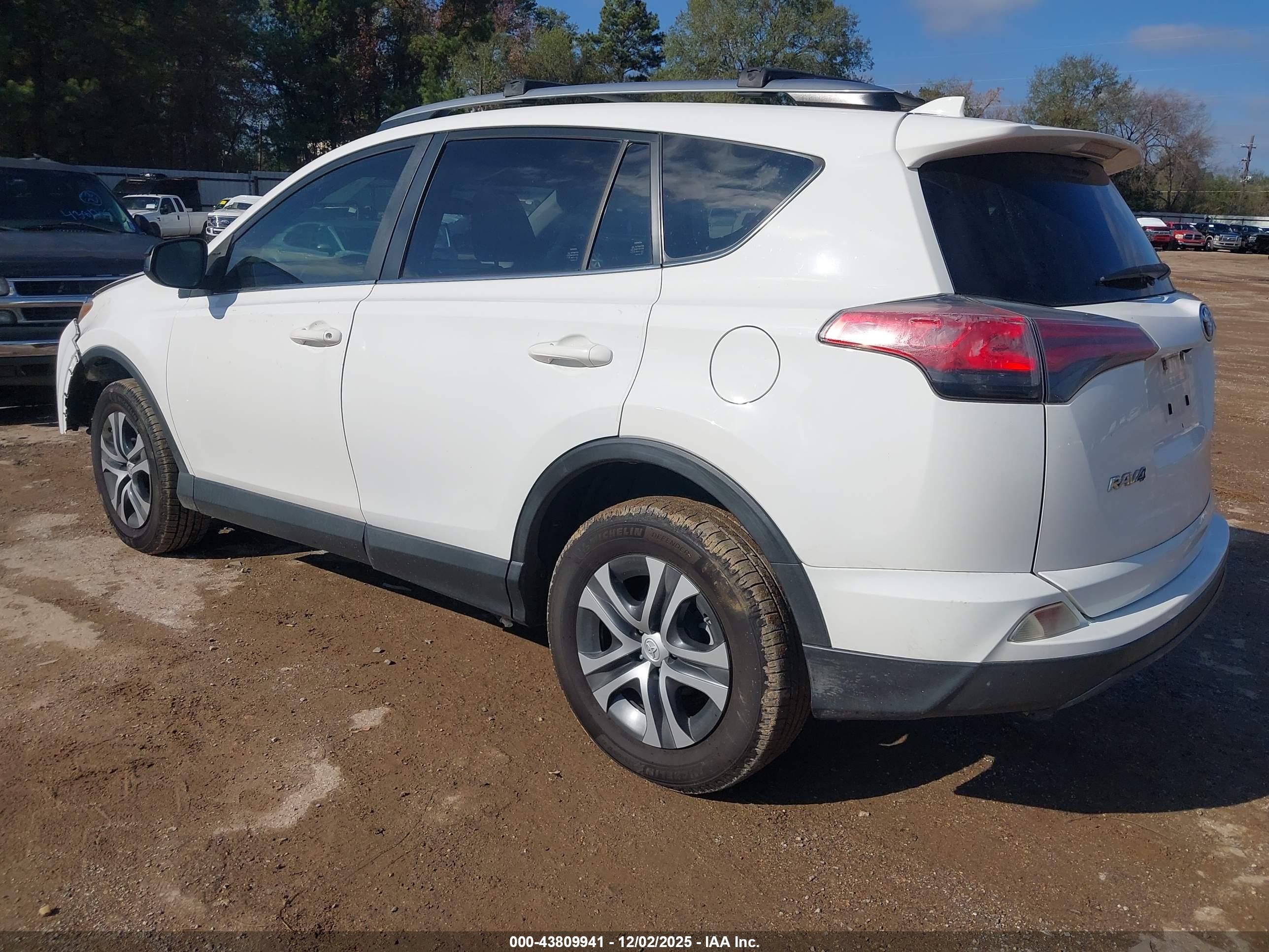TOYOTA RAV4 image 3