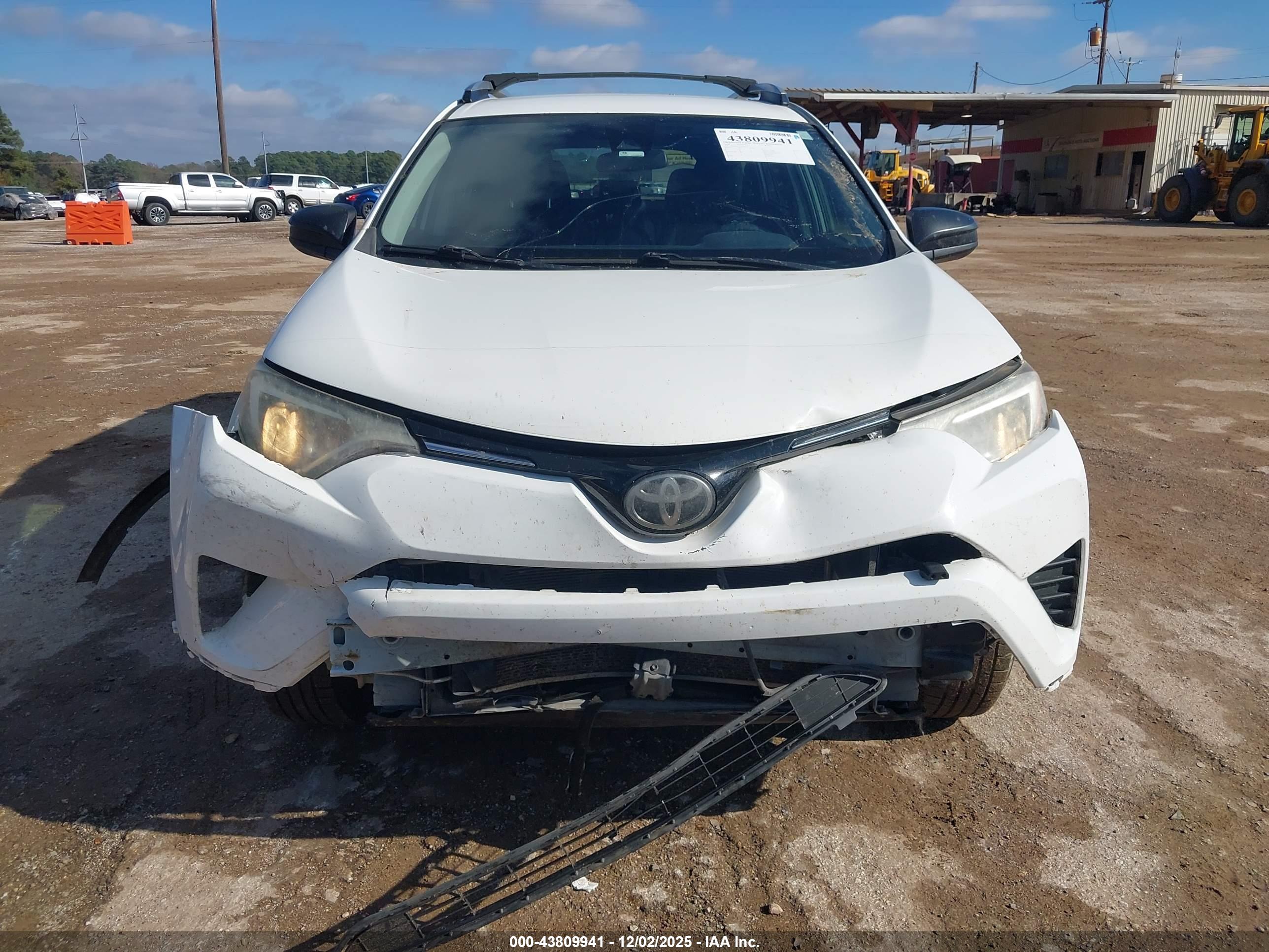 TOYOTA RAV4 image 6