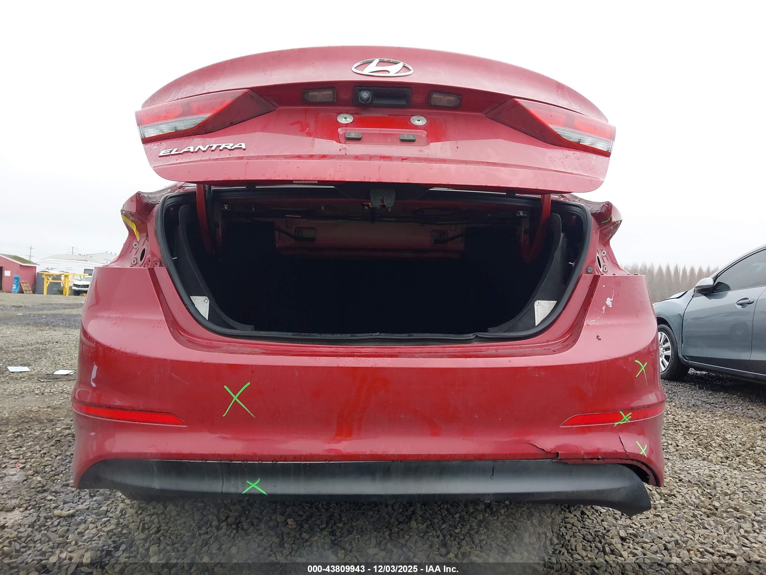 HYUNDAI ELANTRA image 6