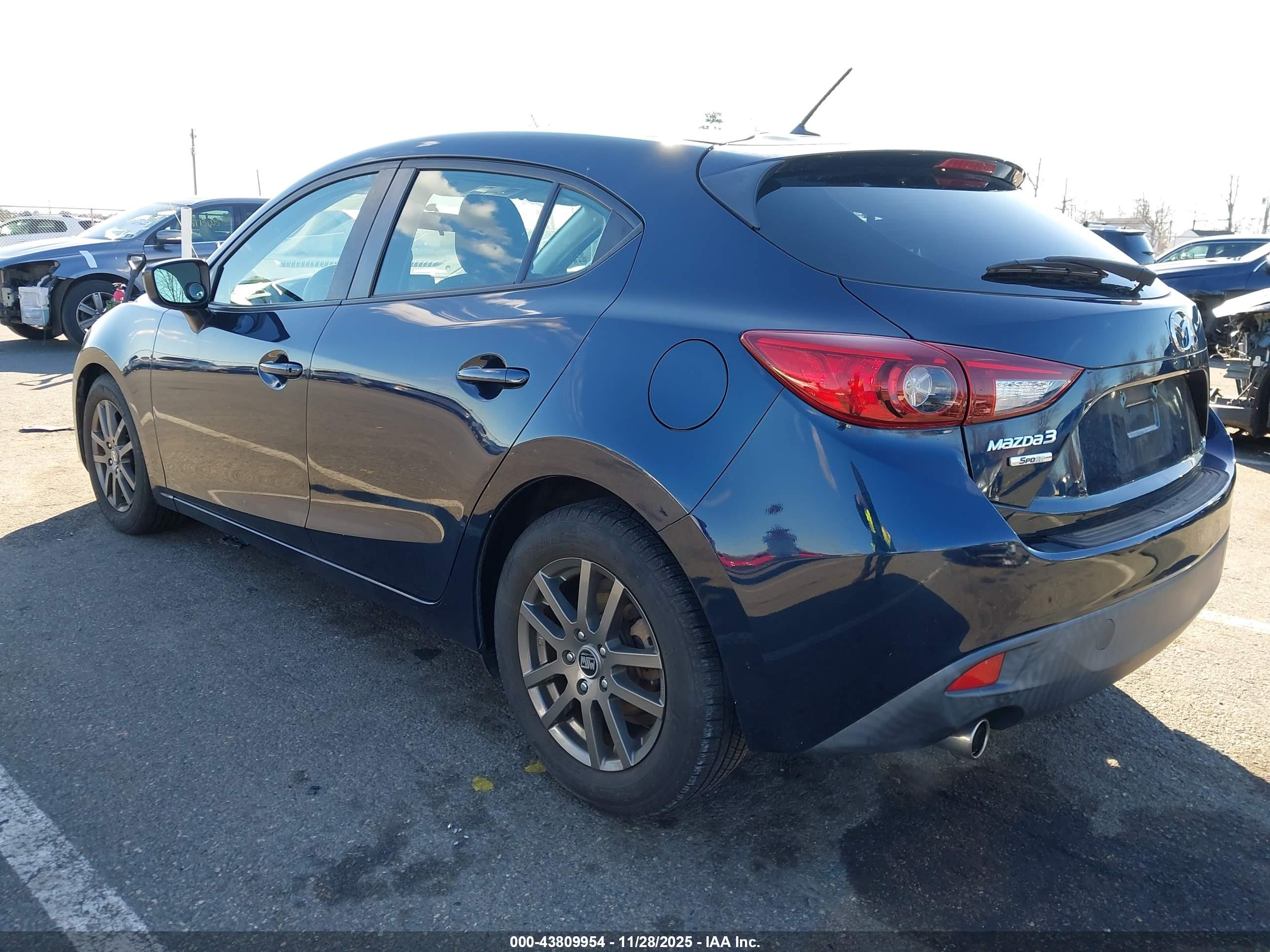 MAZDA MAZDA3 image 3