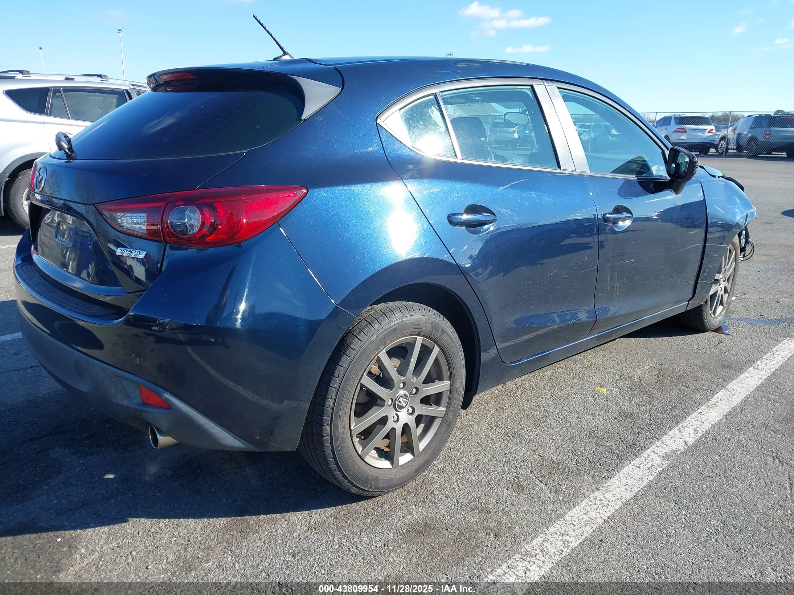 MAZDA MAZDA3 image 4