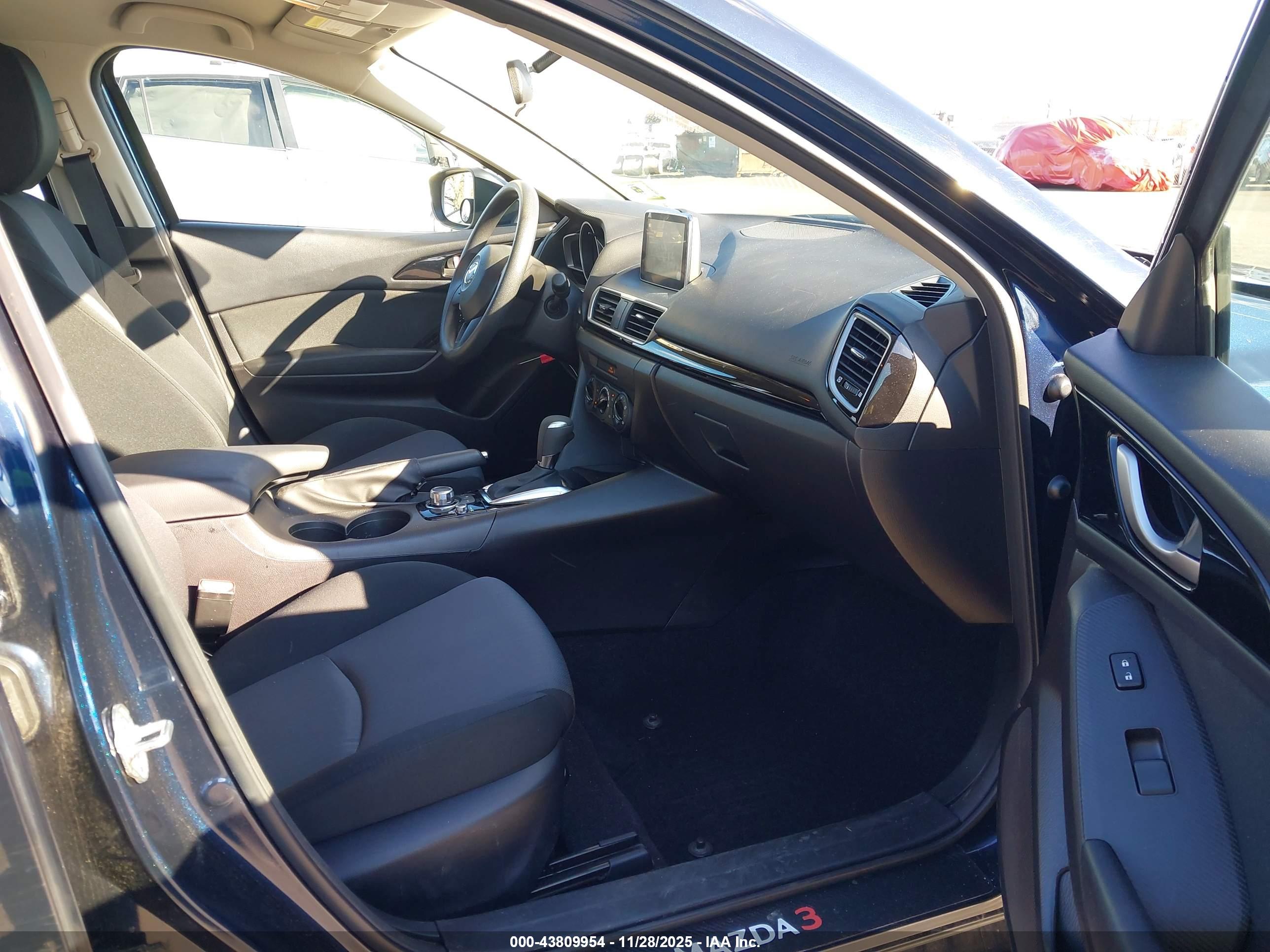 MAZDA MAZDA3 image 5