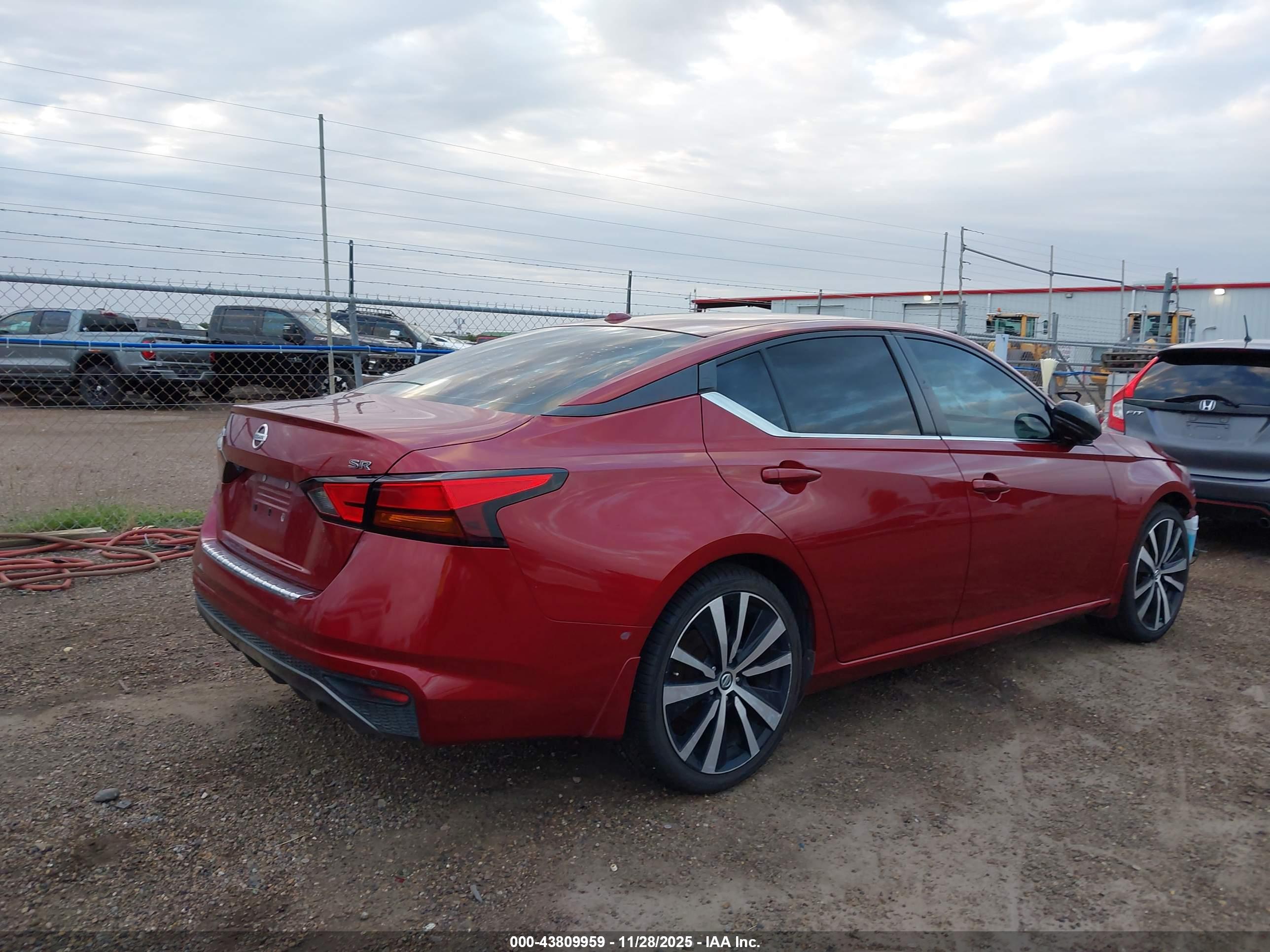 NISSAN ALTIMA image 4