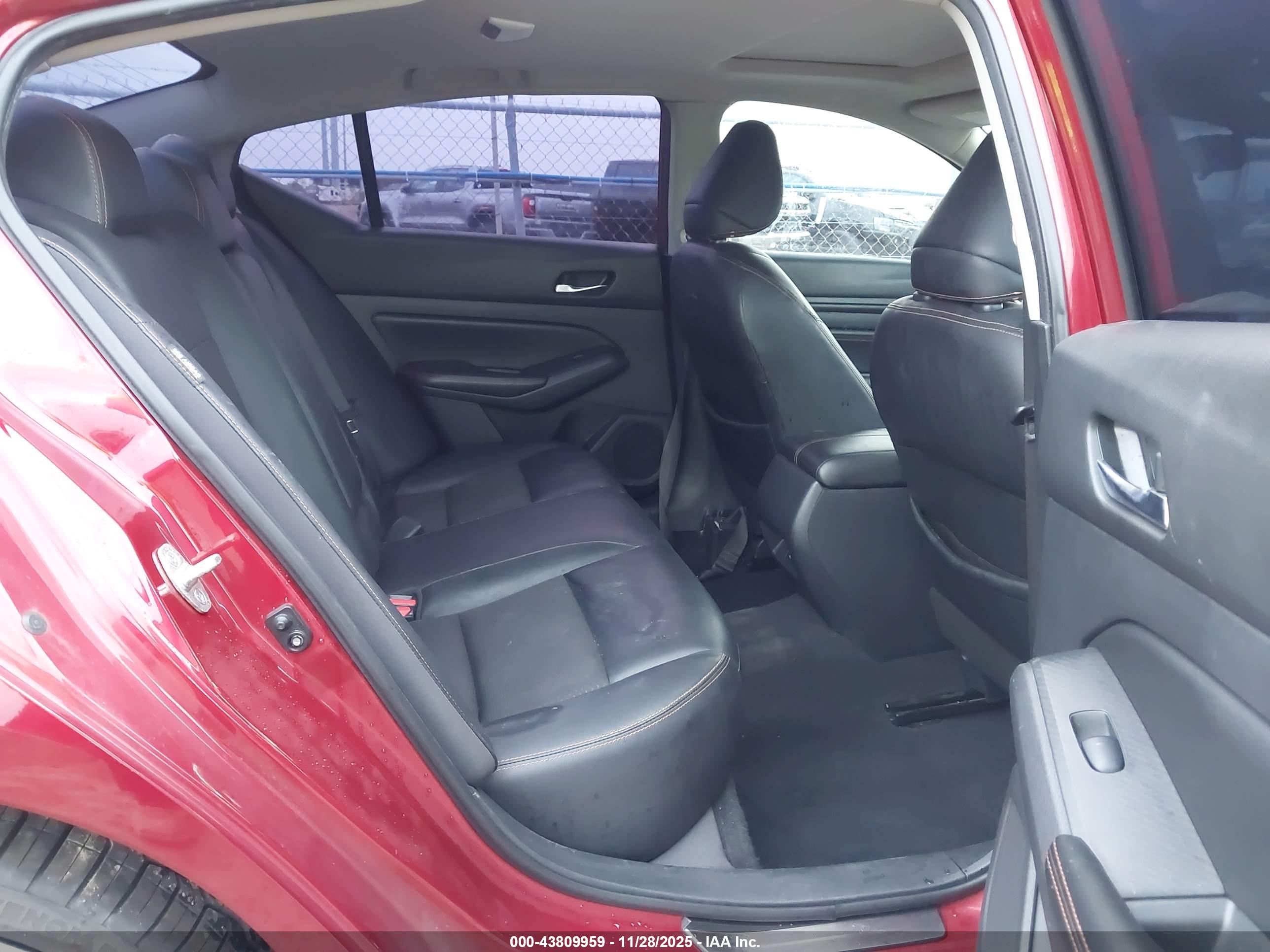 NISSAN ALTIMA image 8