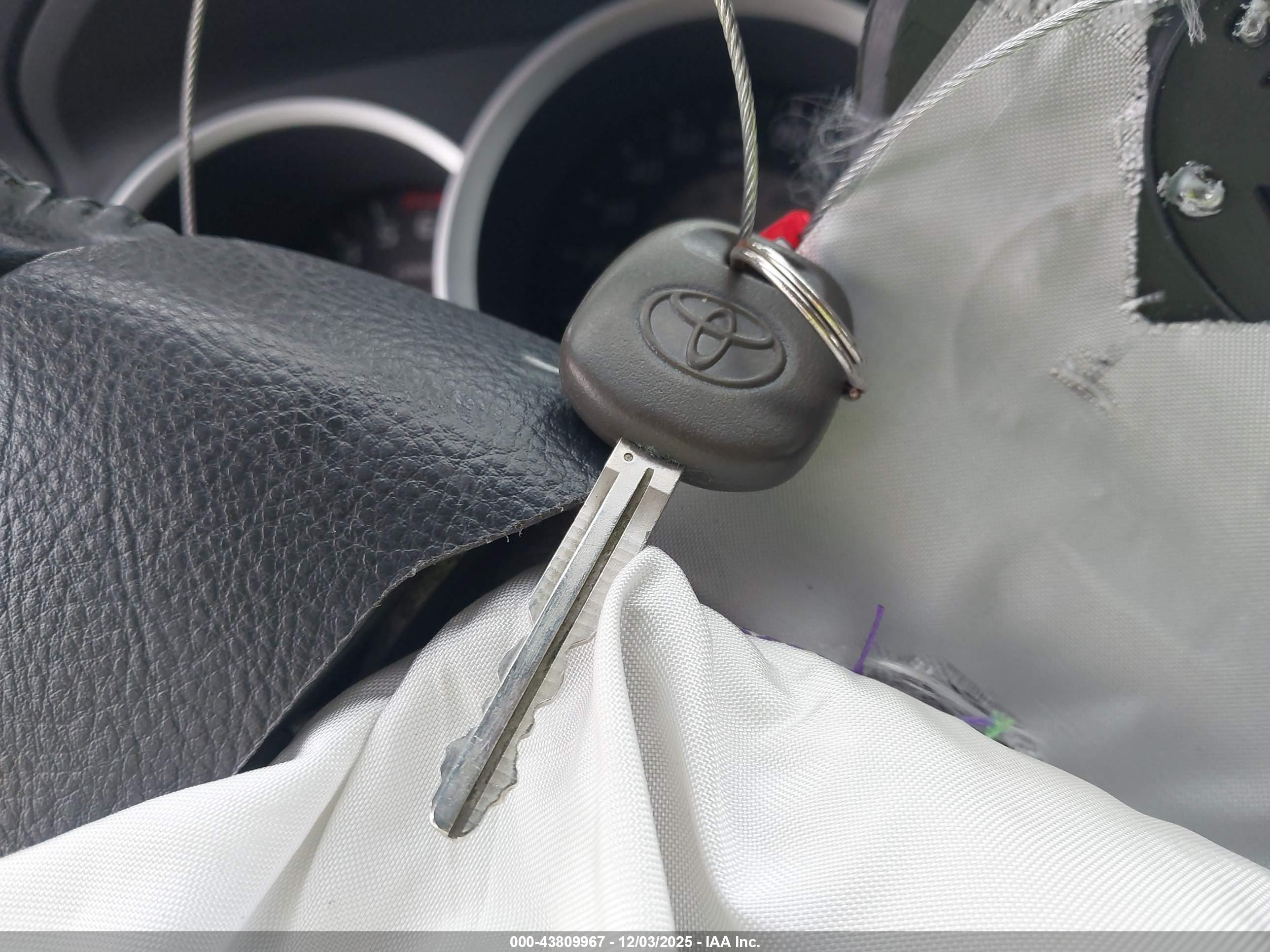 TOYOTA TACOMA image 11