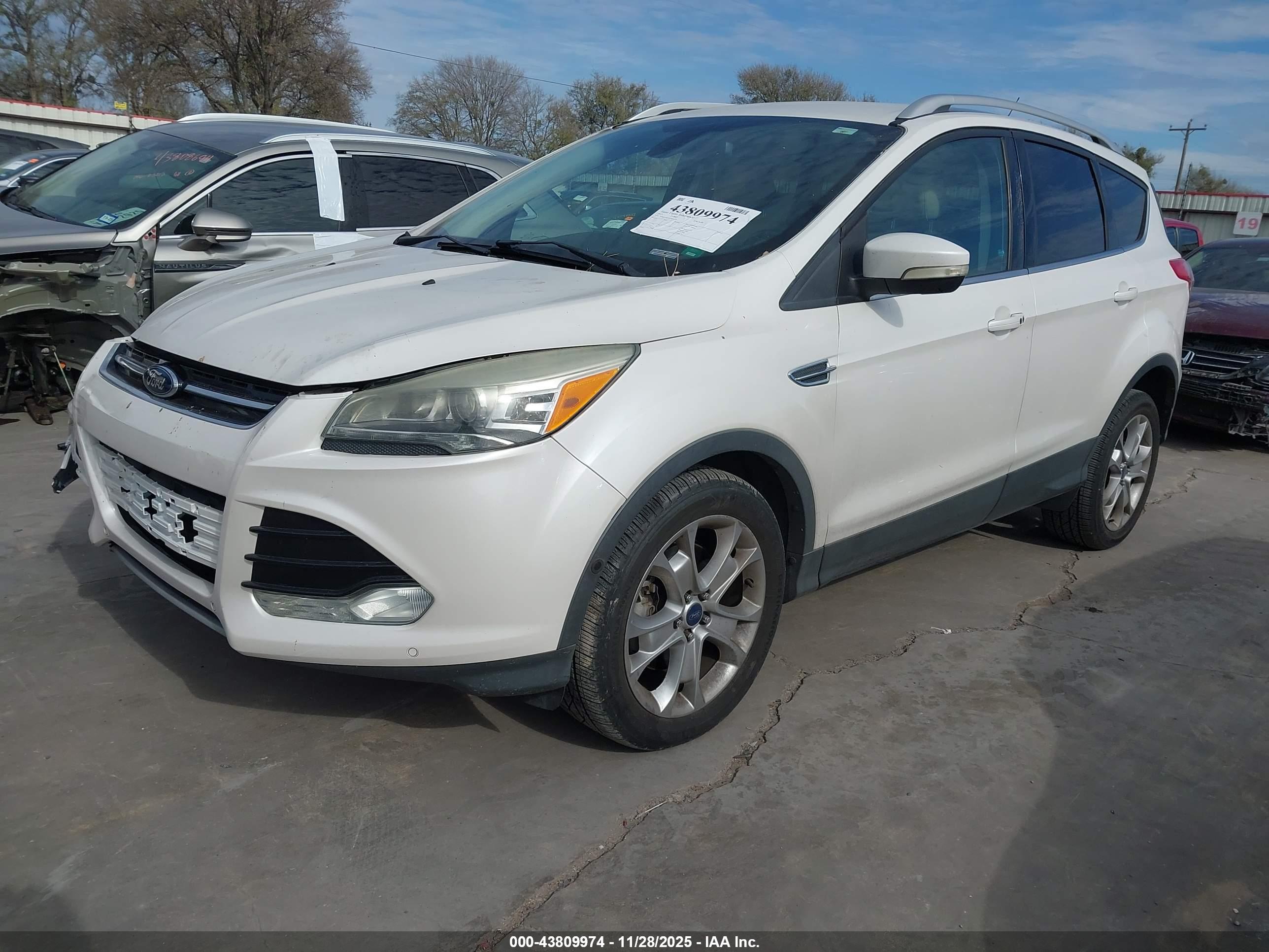 FORD ESCAPE image 2