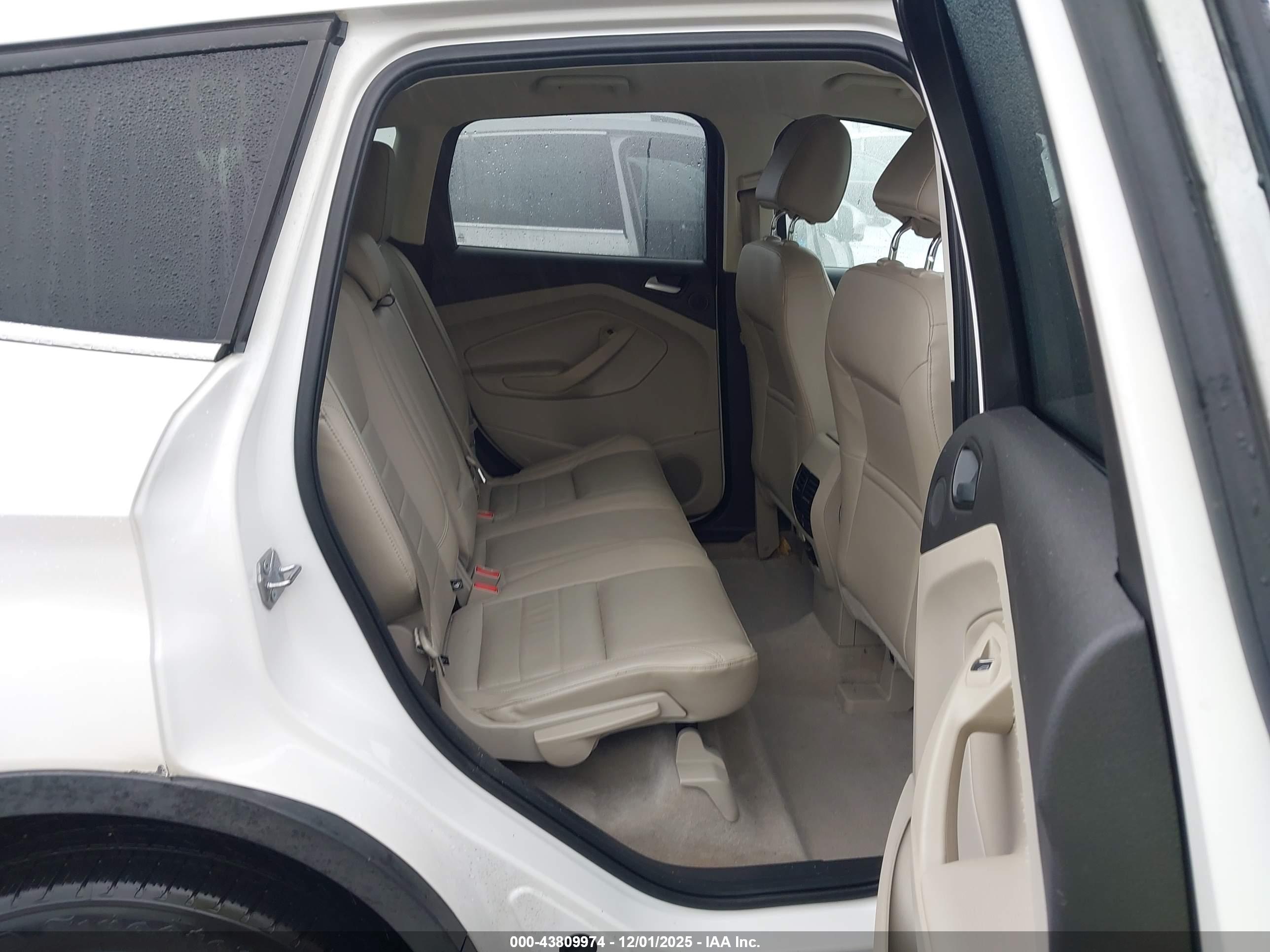 FORD ESCAPE image 8