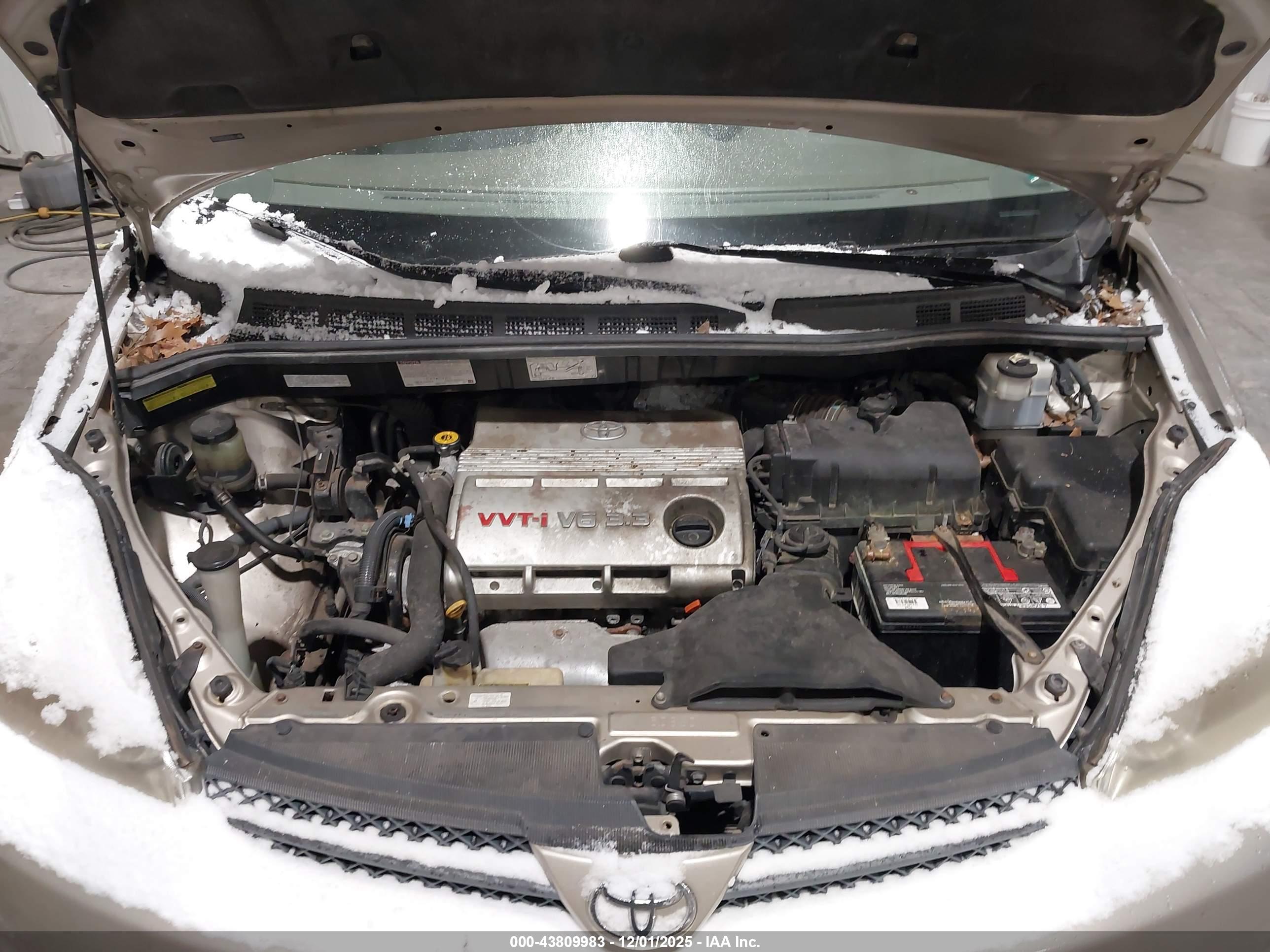 TOYOTA SIENNA image 10