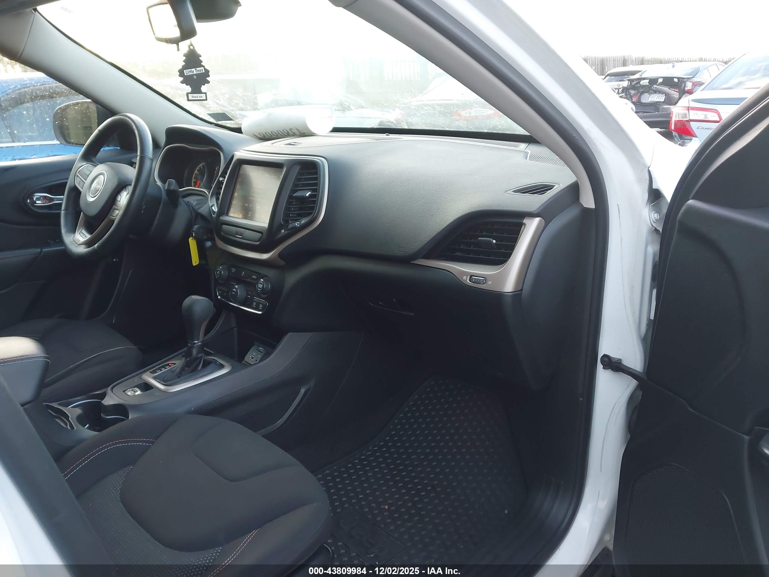 JEEP CHEROKEE image 5