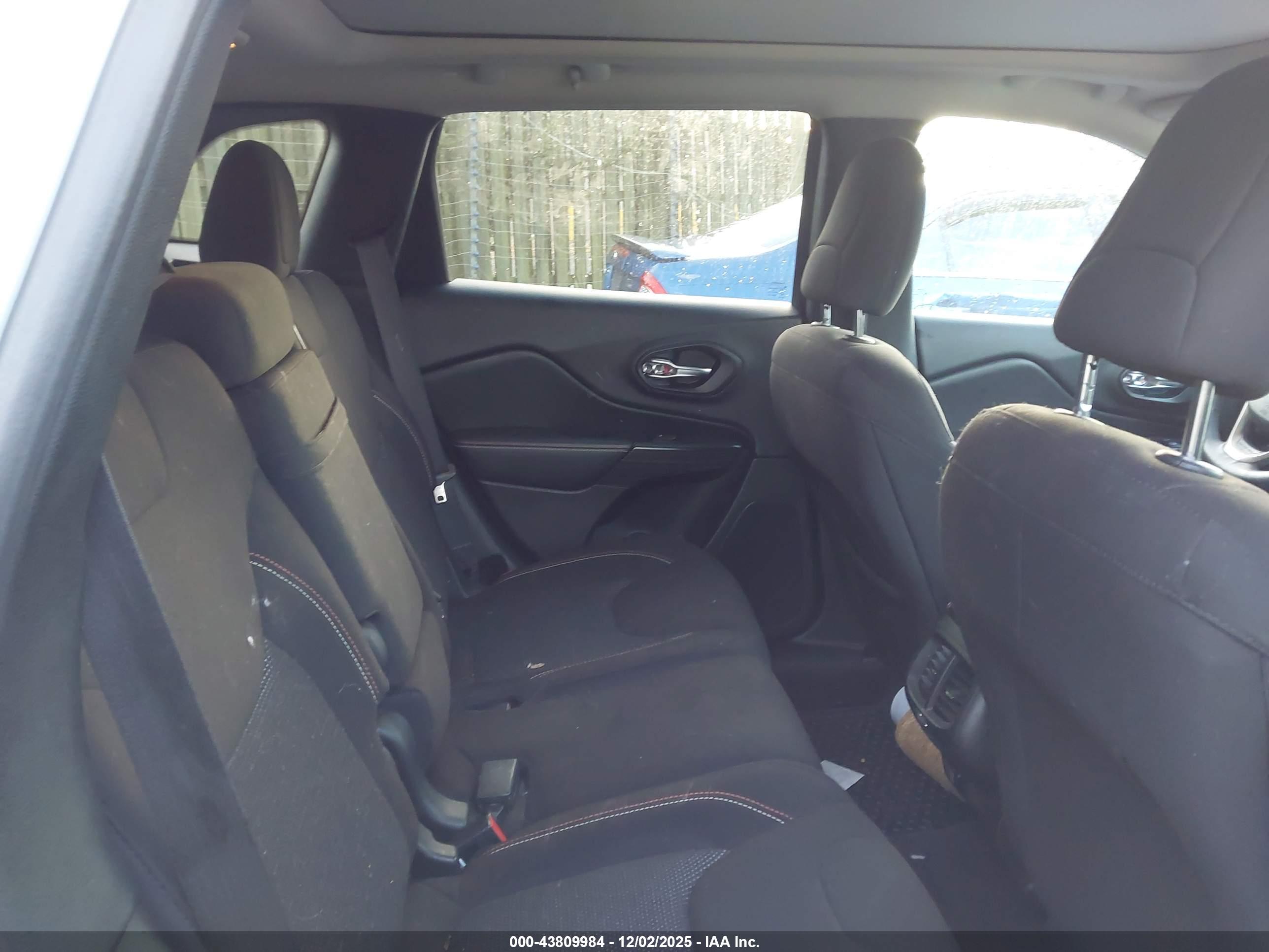 JEEP CHEROKEE image 8