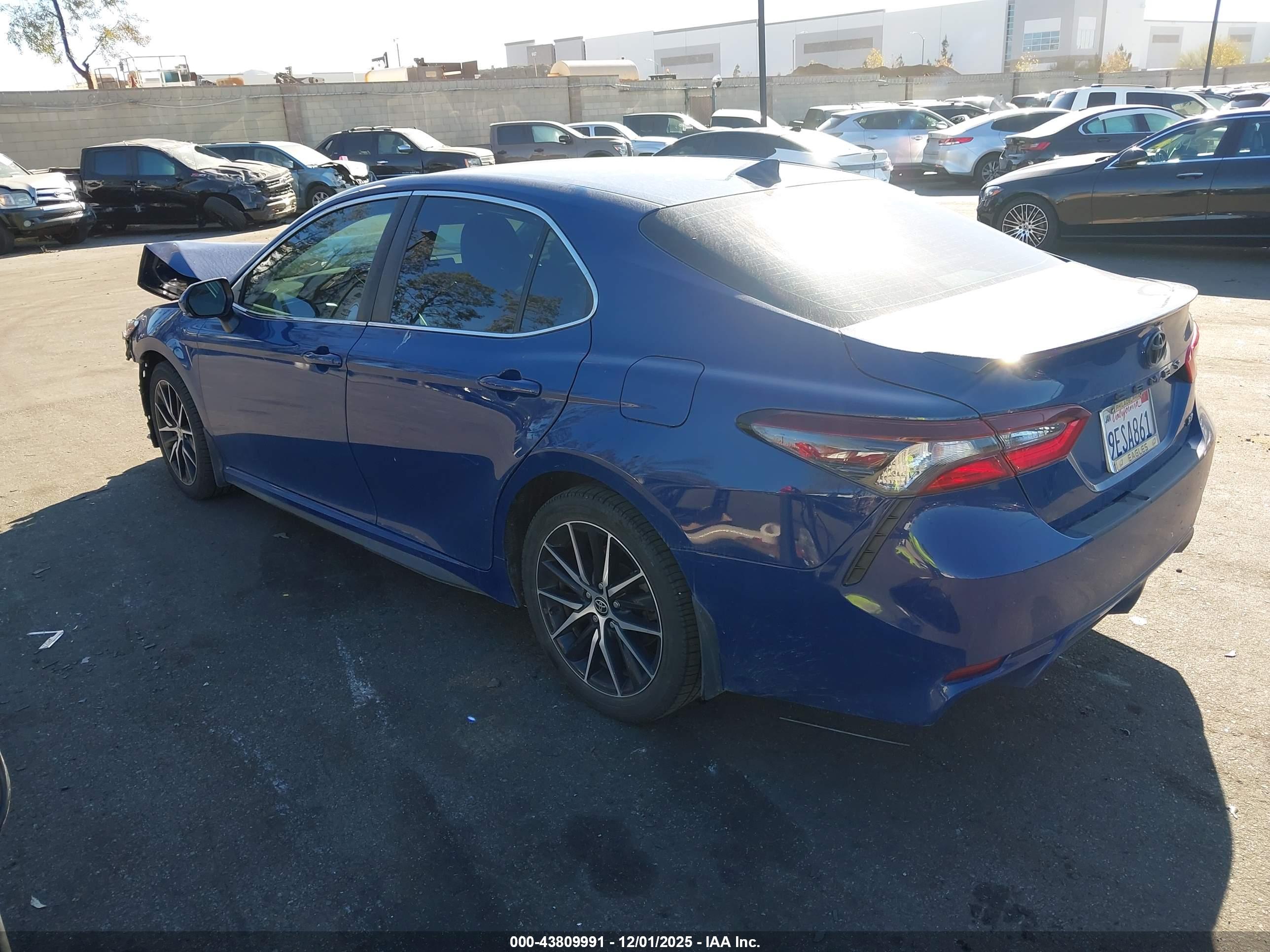 TOYOTA CAMRY image 3