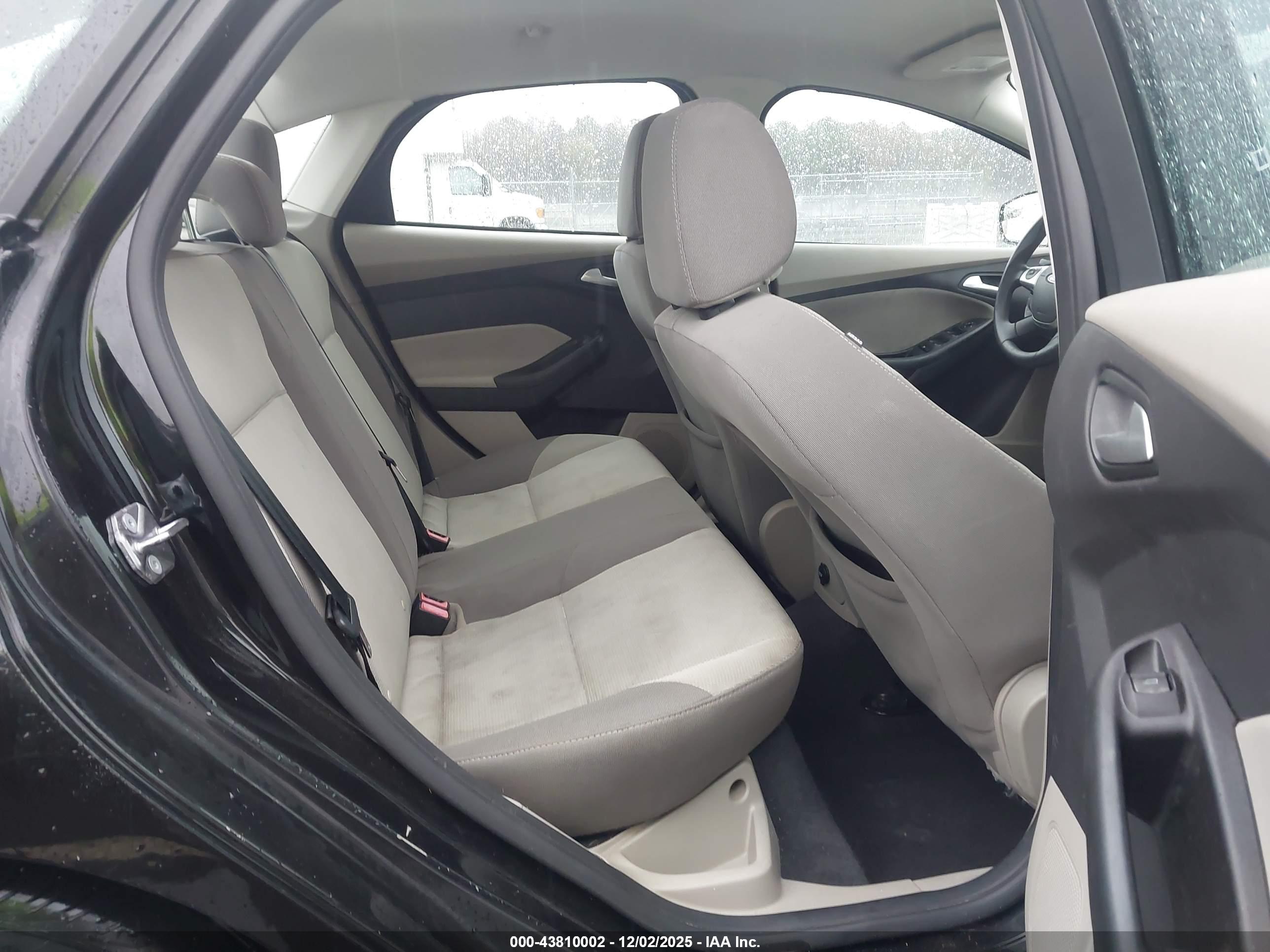 FORD FOCUS image 8