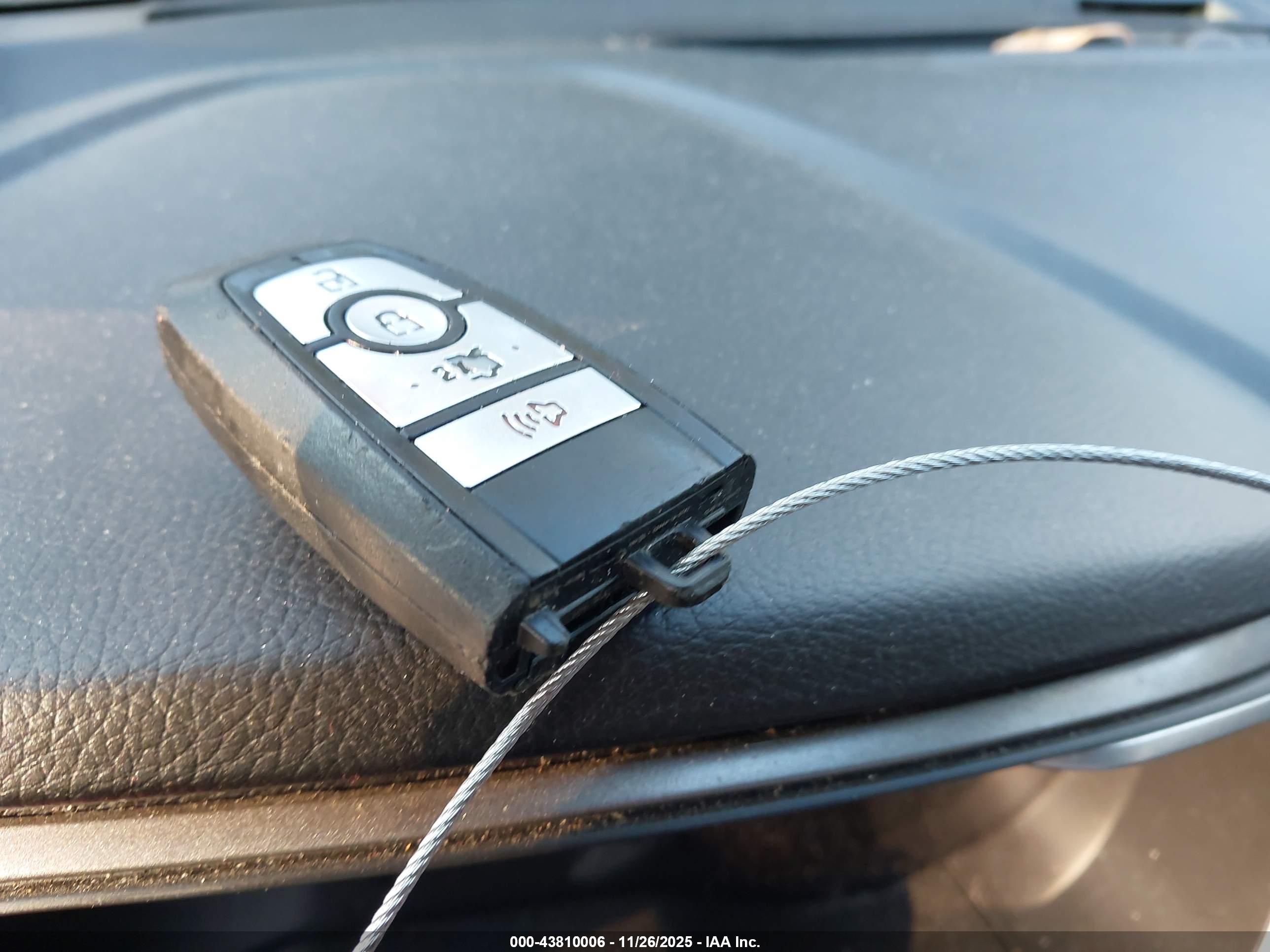 FORD FUSION image 11