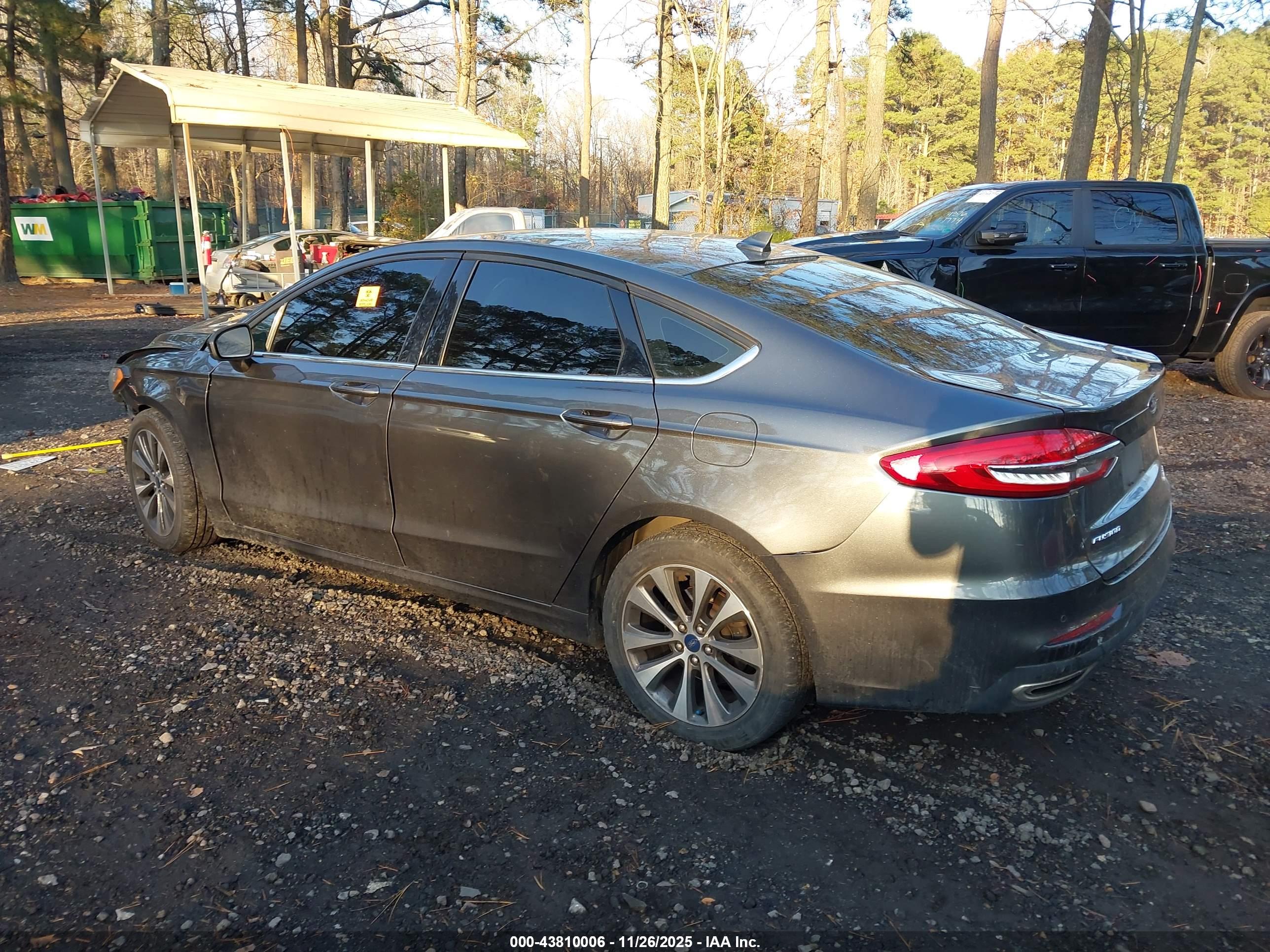 FORD FUSION image 3