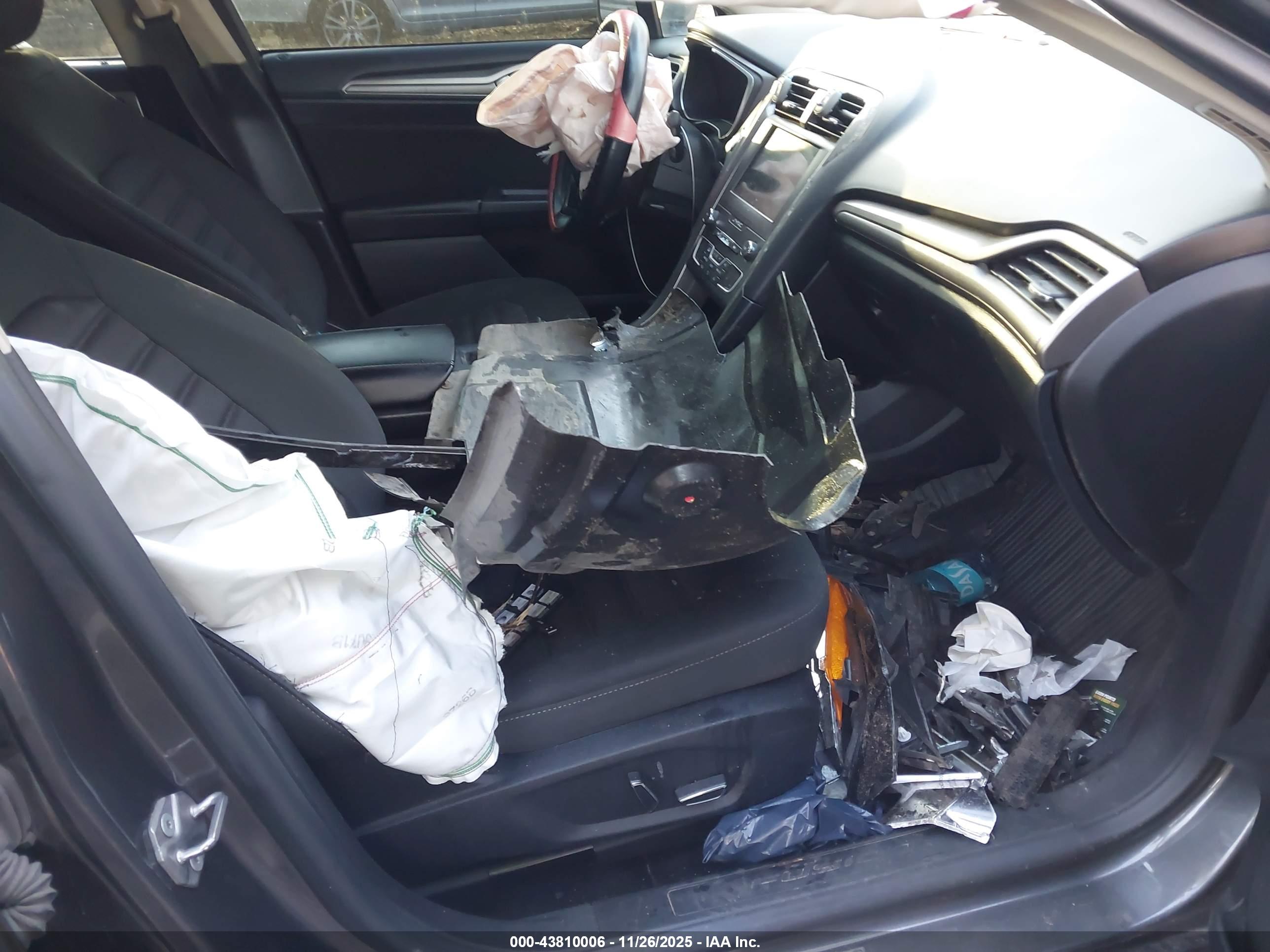 FORD FUSION image 5