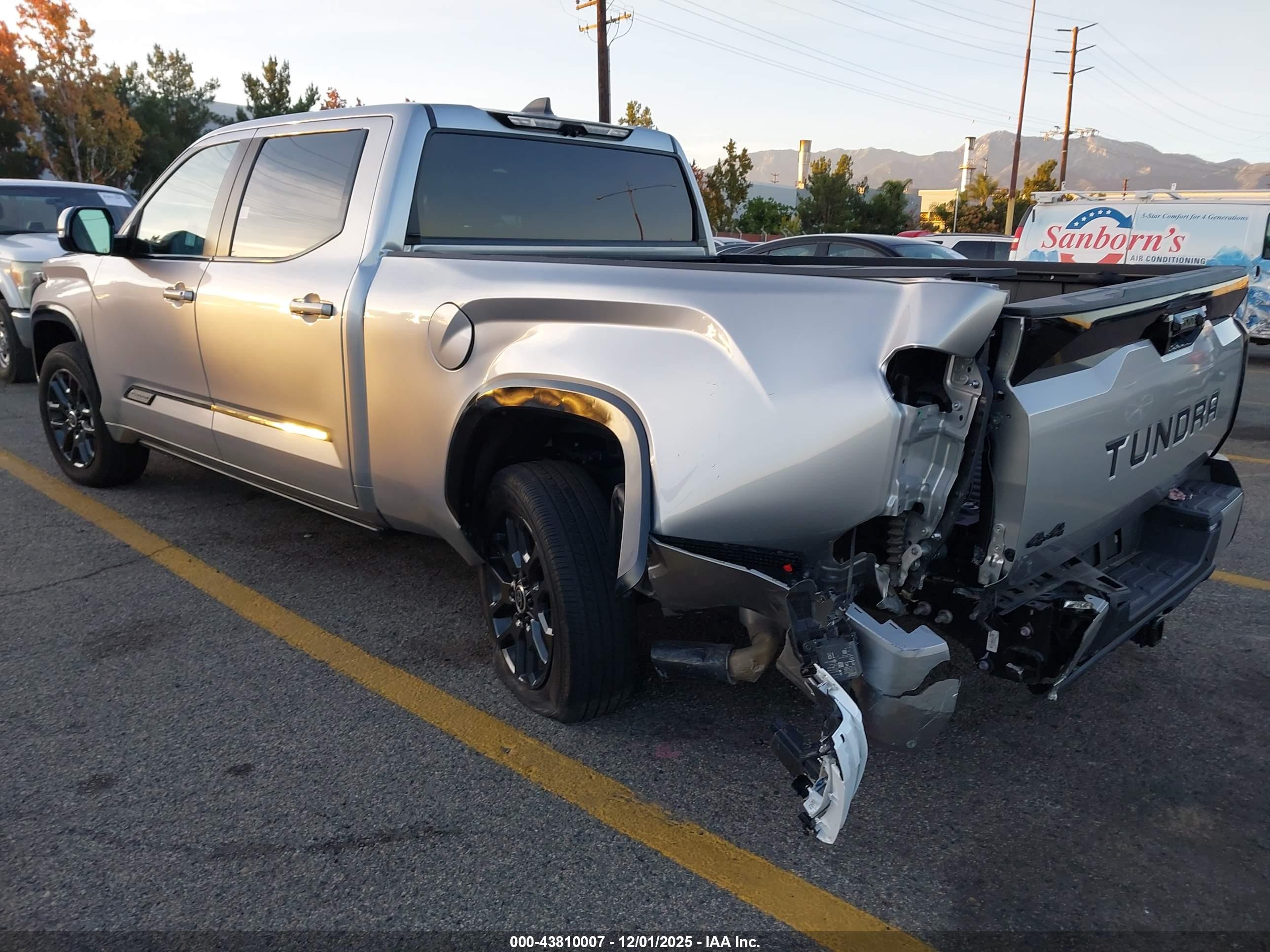 TOYOTA TUNDRA image 3
