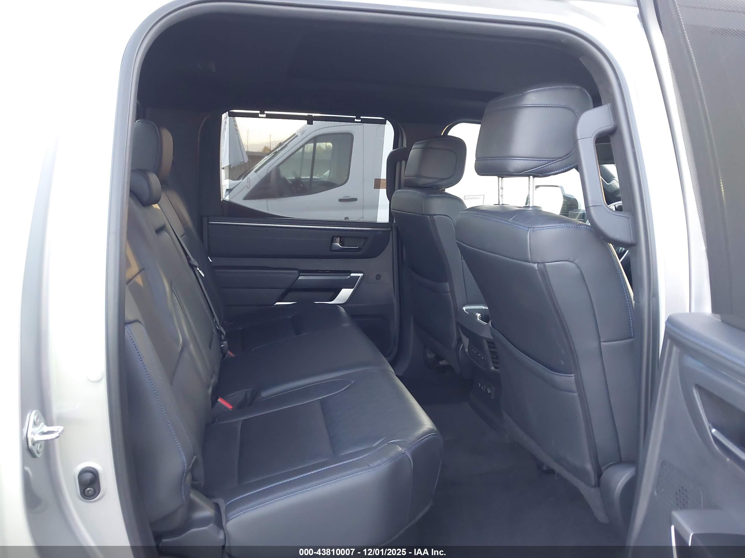 TOYOTA TUNDRA image 8