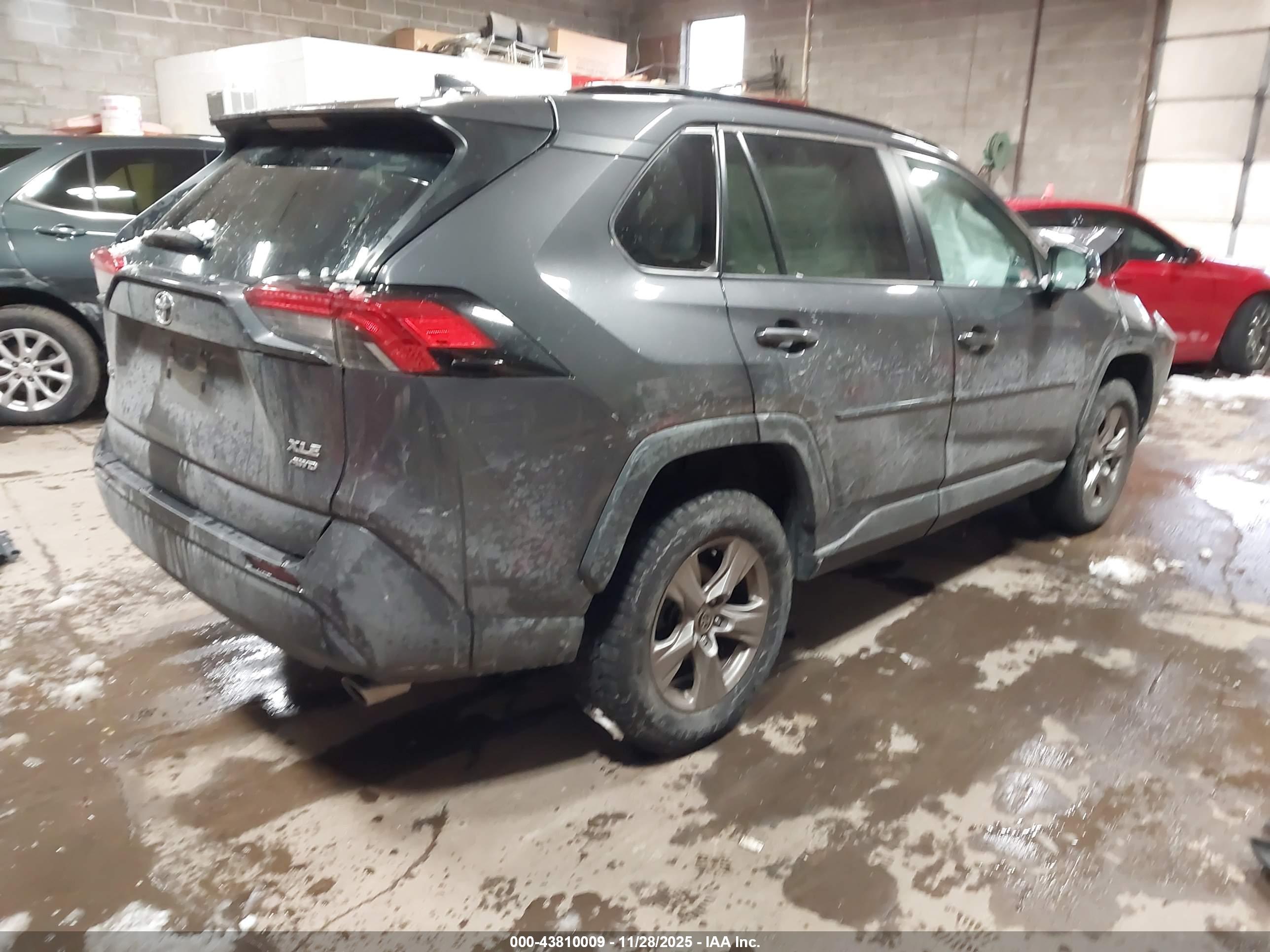 TOYOTA RAV4 image 4