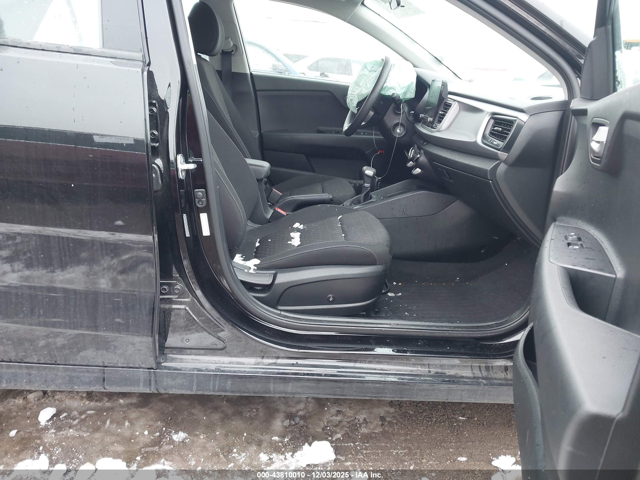 KIA RIO image 5