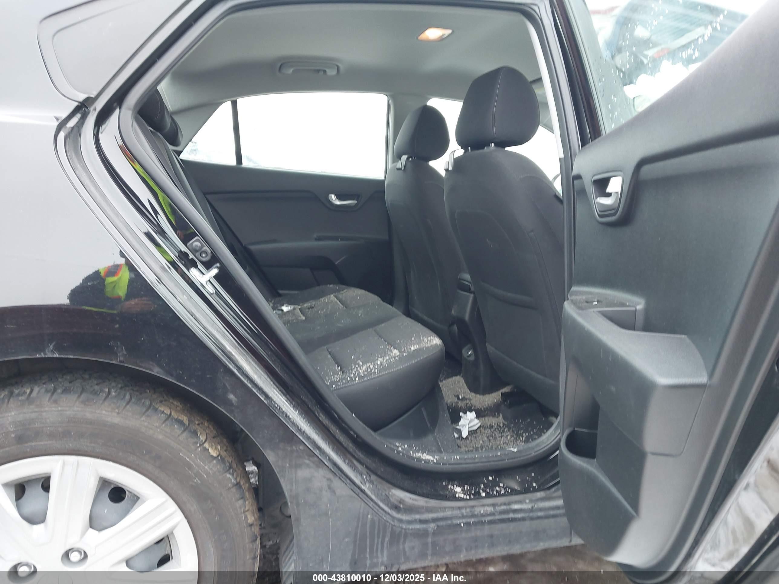 KIA RIO image 8