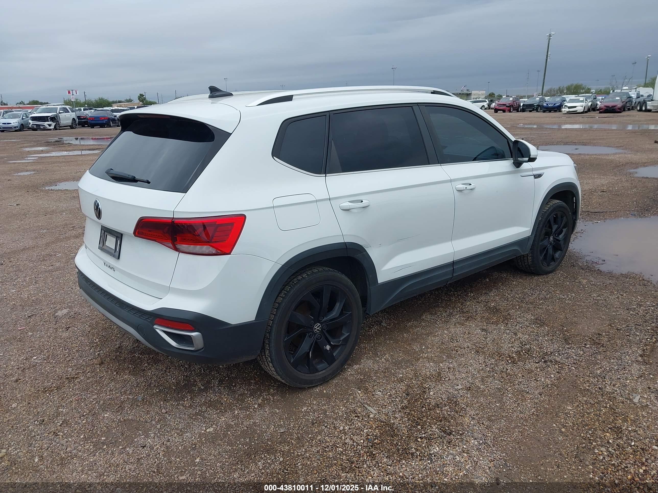 VOLKSWAGEN TAOS image 4