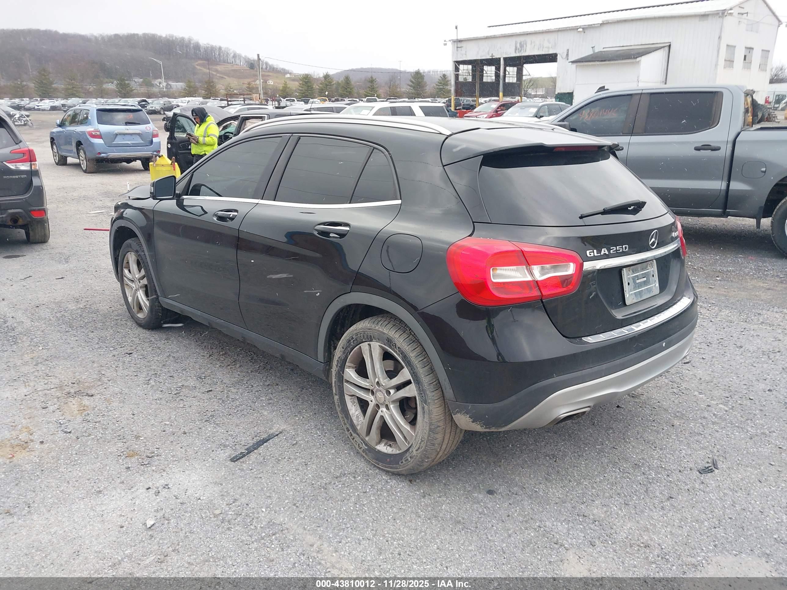 MERCEDES-BENZ GLA image 3
