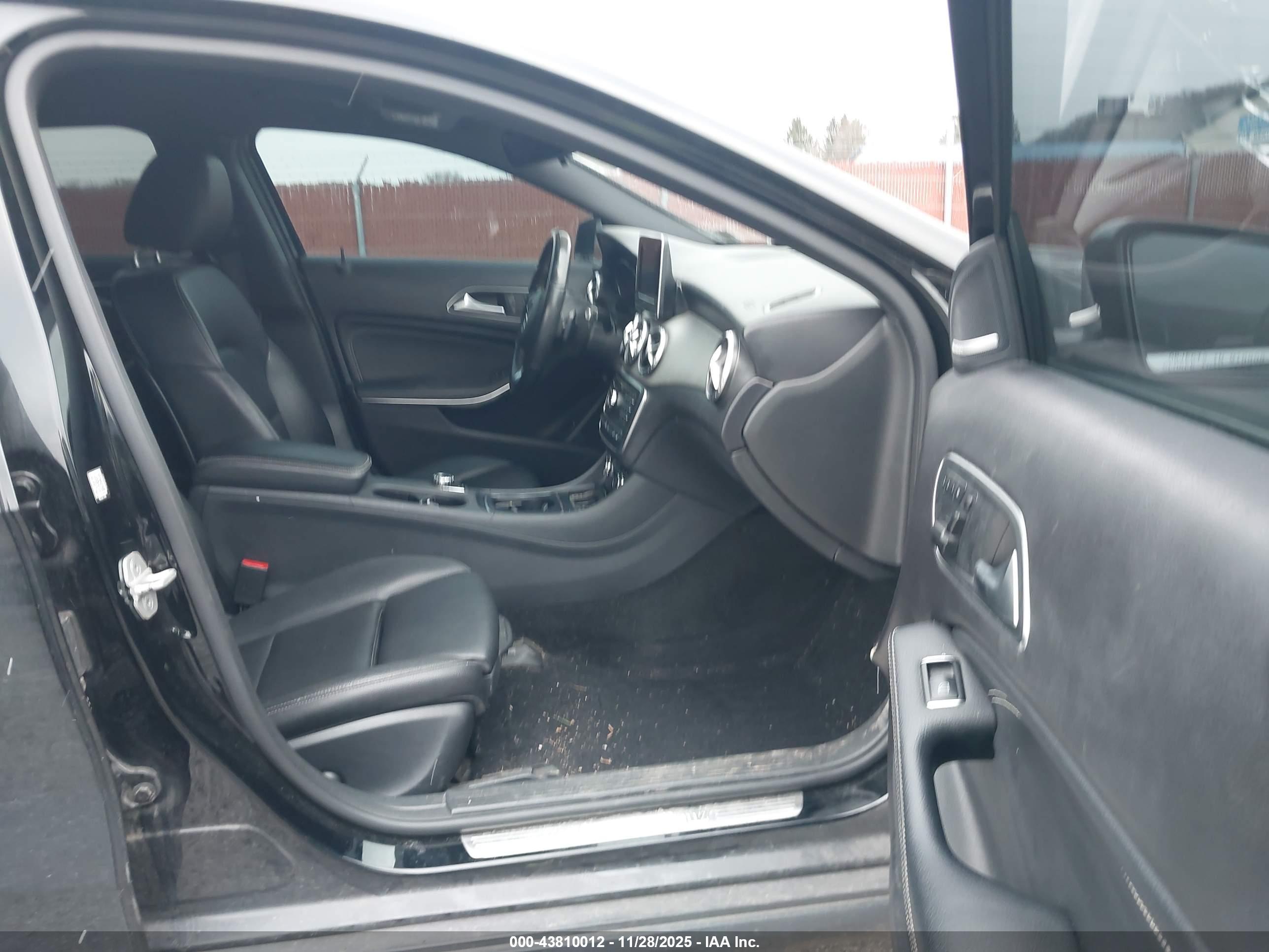 MERCEDES-BENZ GLA image 5
