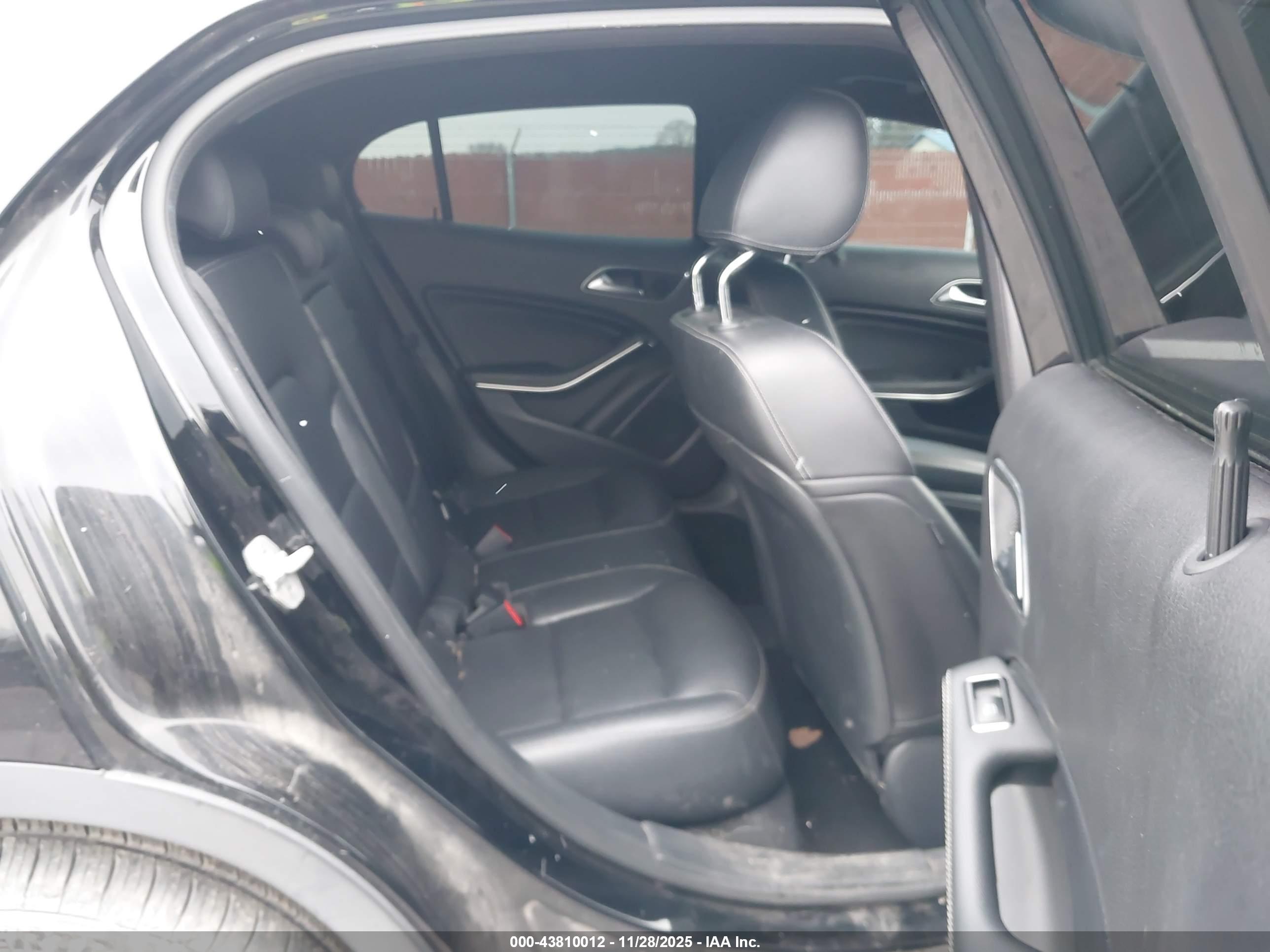 MERCEDES-BENZ GLA image 8