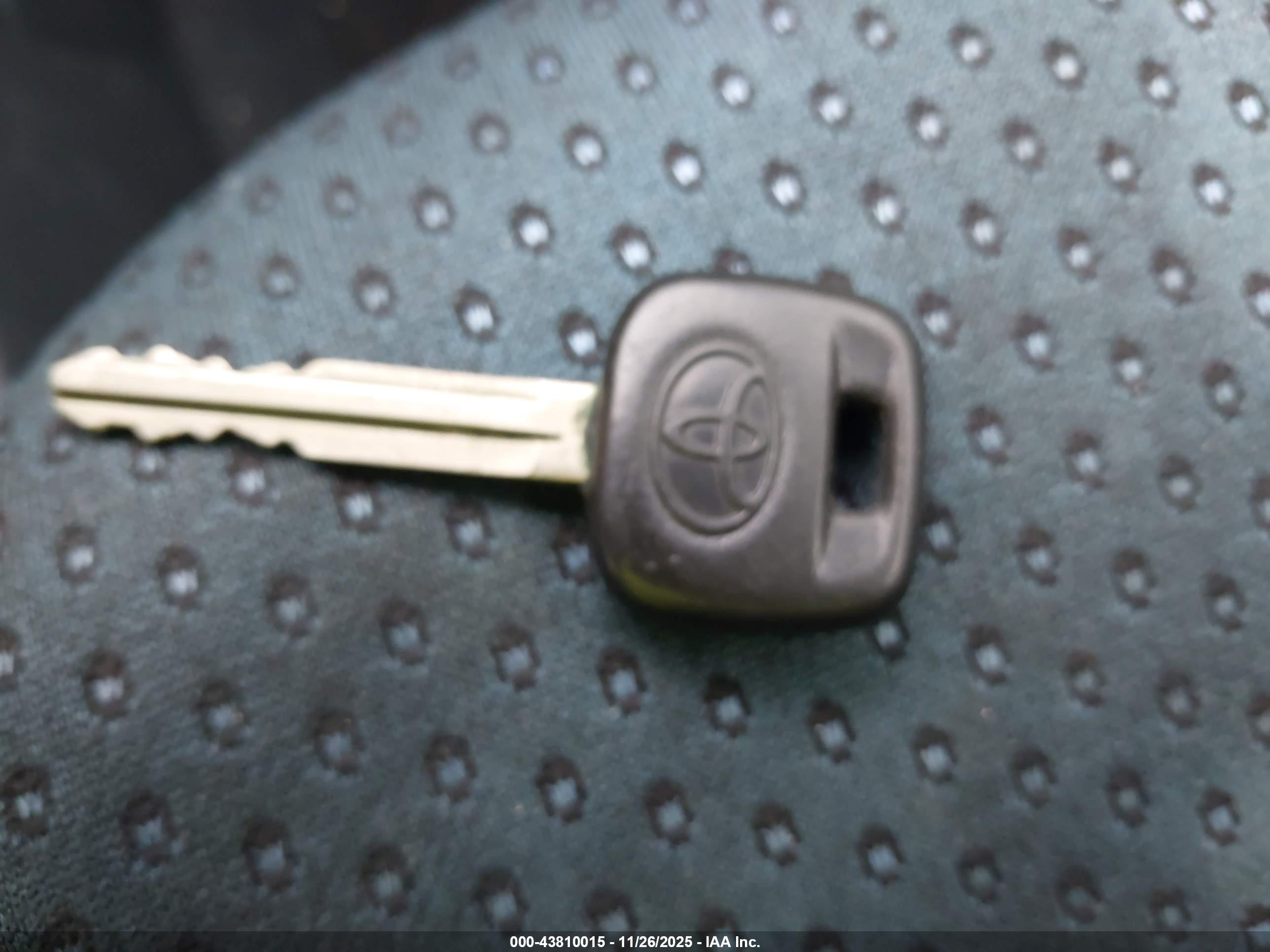 TOYOTA YARIS image 11