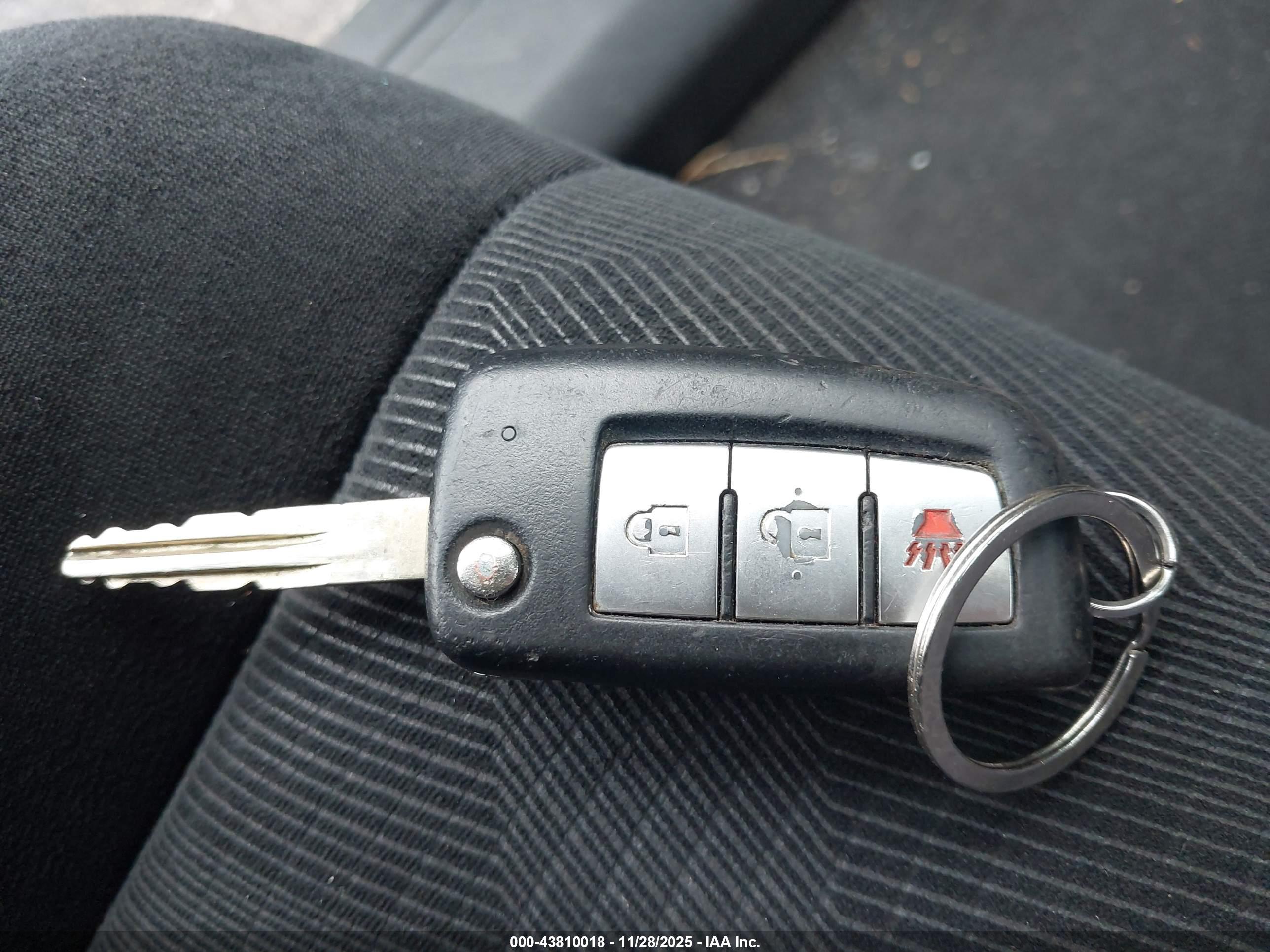NISSAN ROGUE image 11
