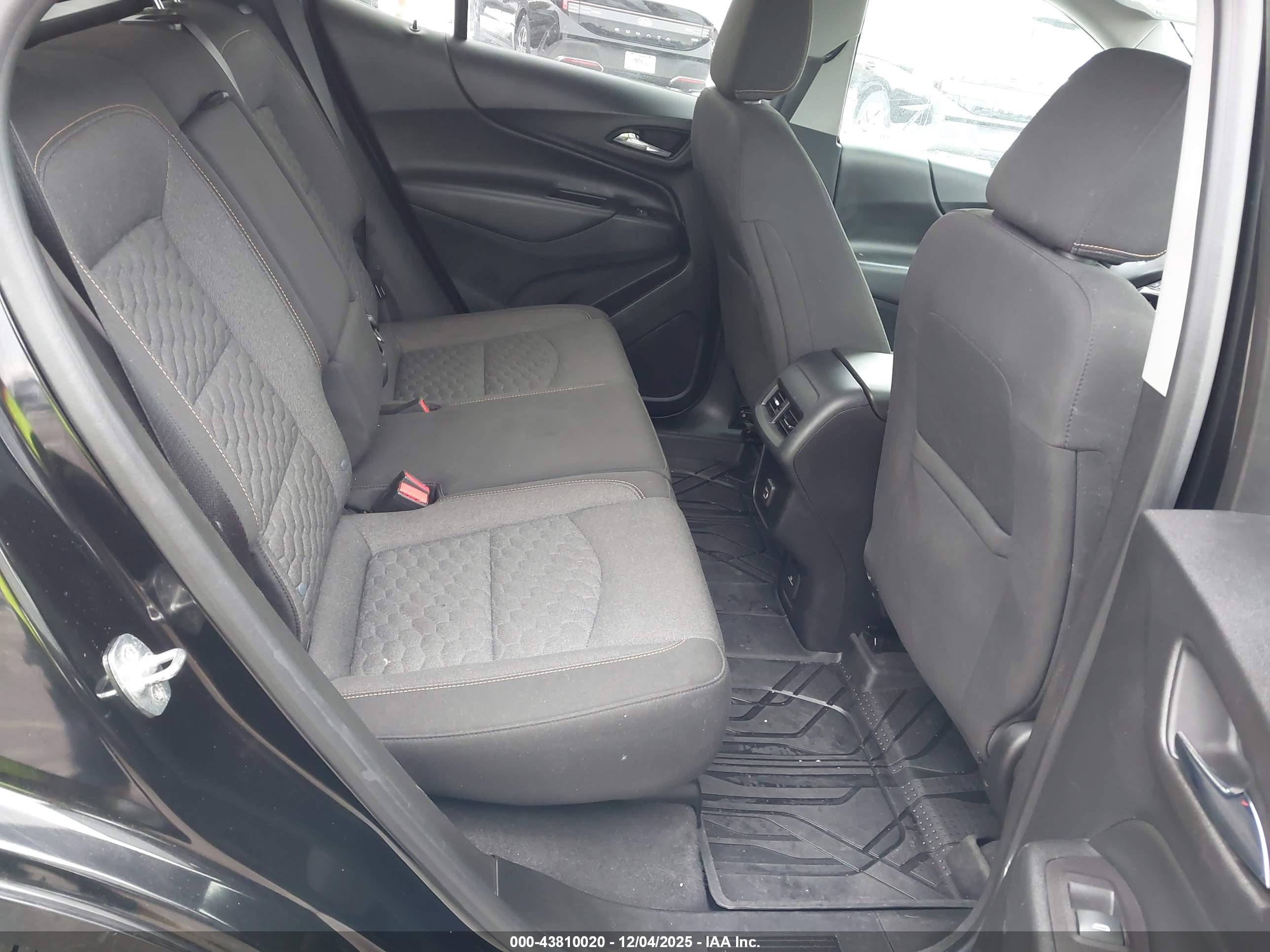 CHEVROLET EQUINOX image 8