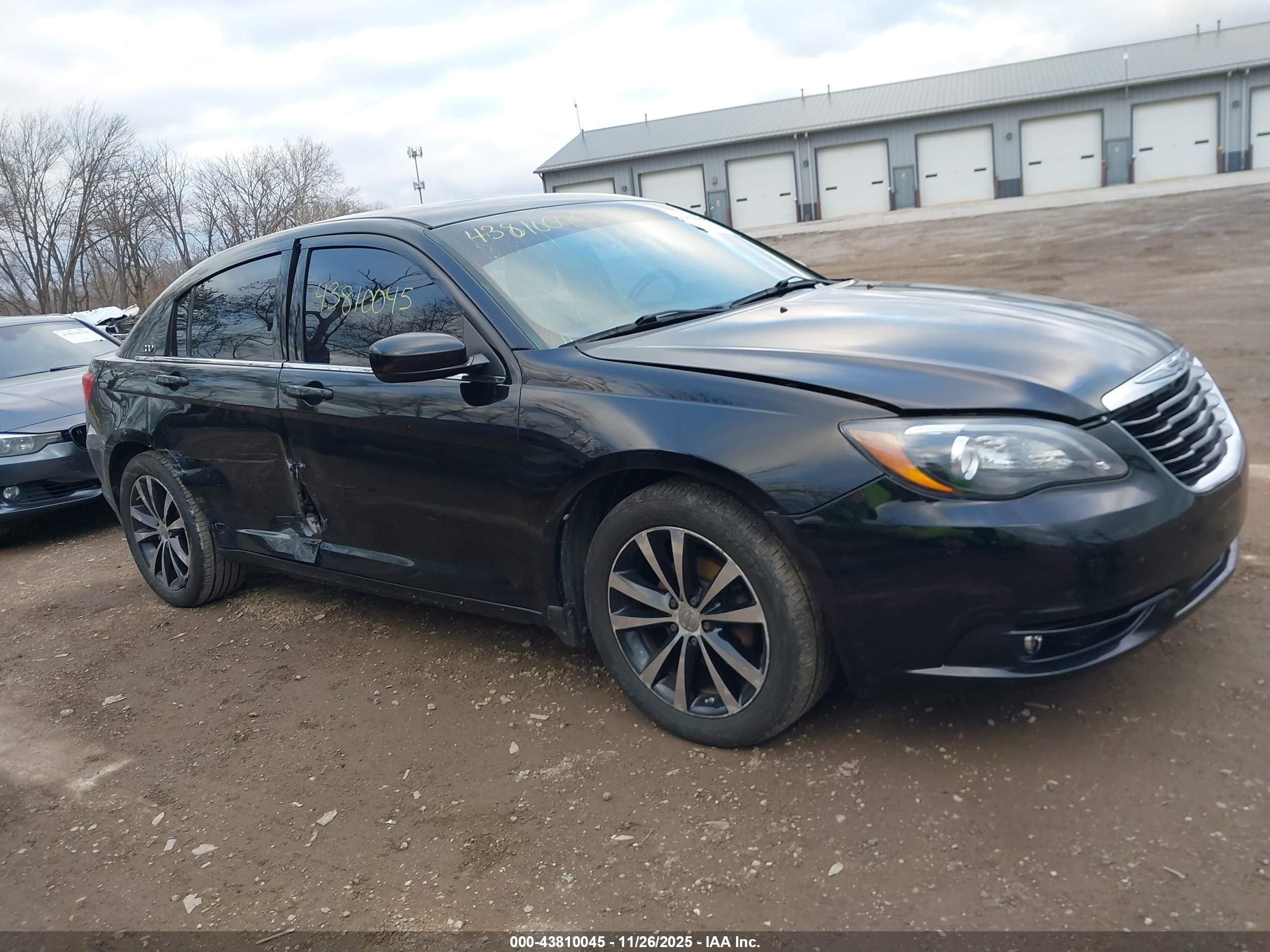 CHRYSLER 200 image 6