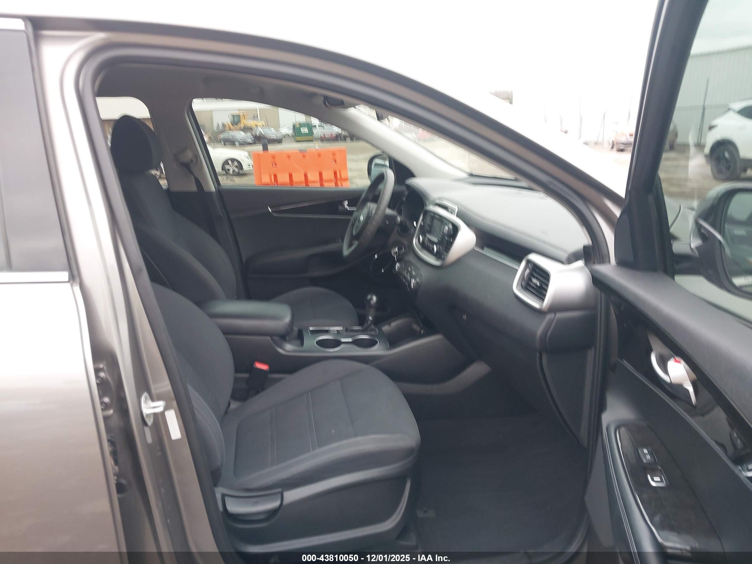 KIA SORENTO image 5