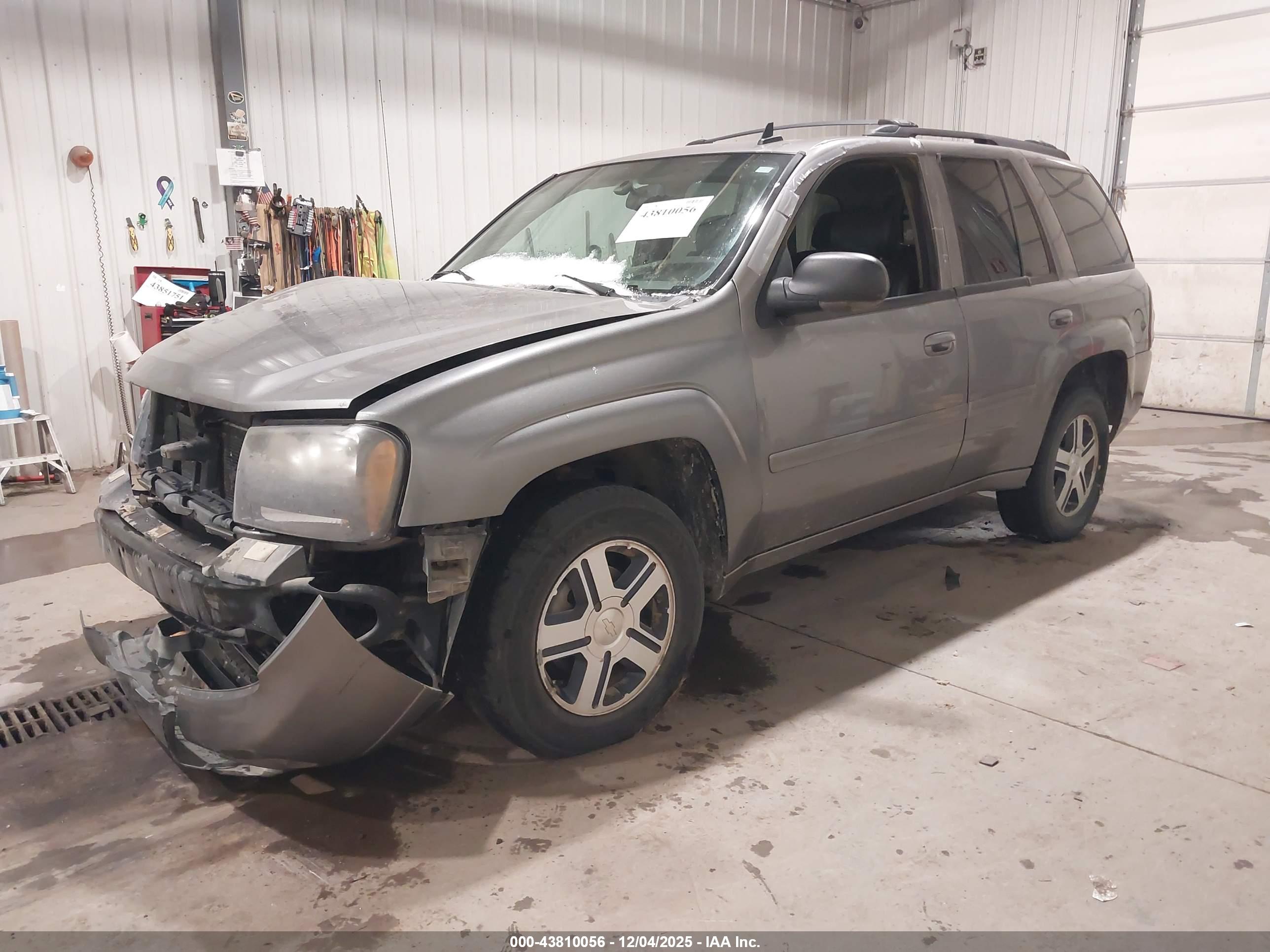 CHEVROLET TRAILBLAZER image 2